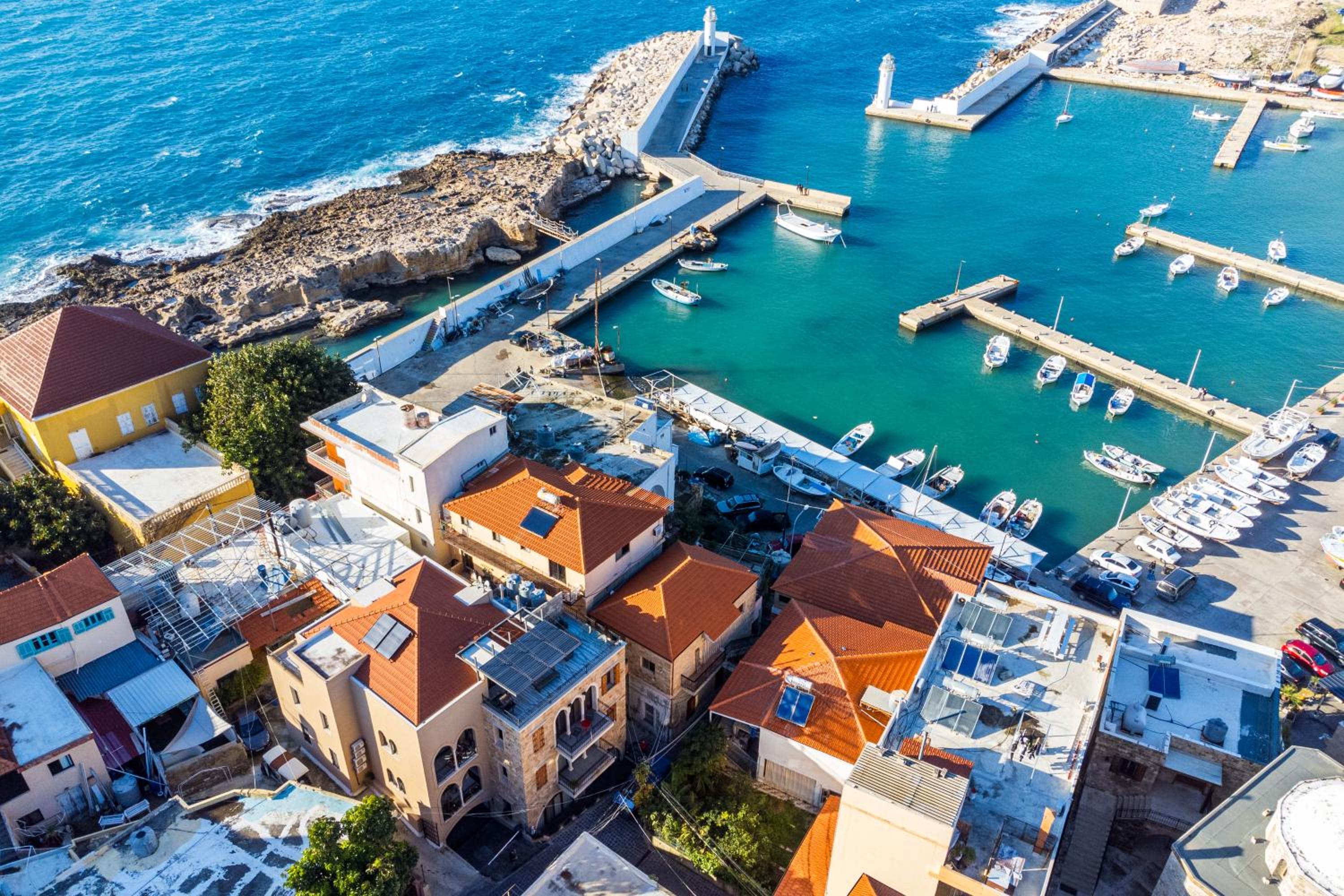 Bubble Beach 2-BR in Batroun Souks - Parking view 4