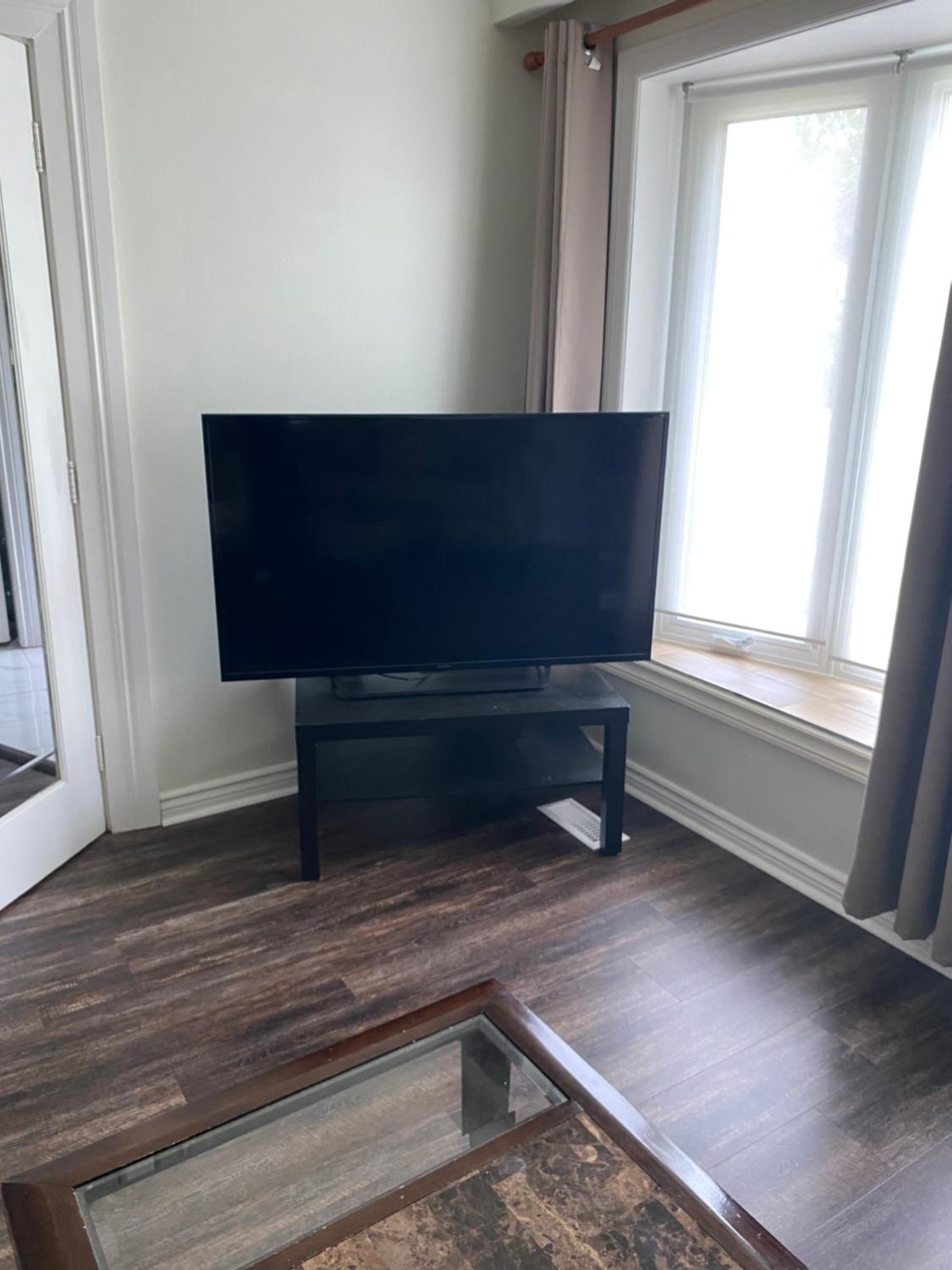 Affordable 4 Bedroom Home Near Hwy401