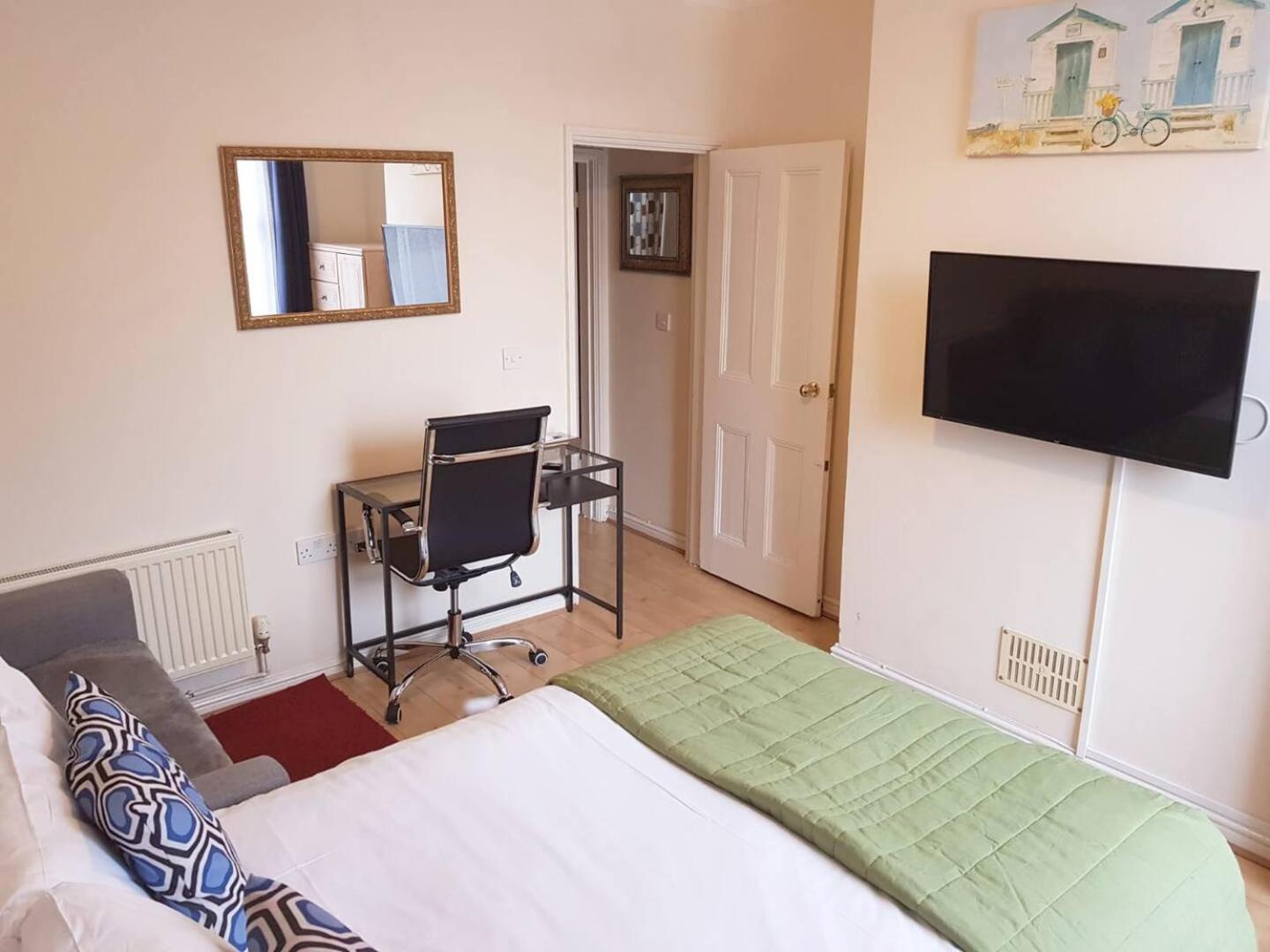 Quayside property 3BR 6 beds & Onsite Parking view 3