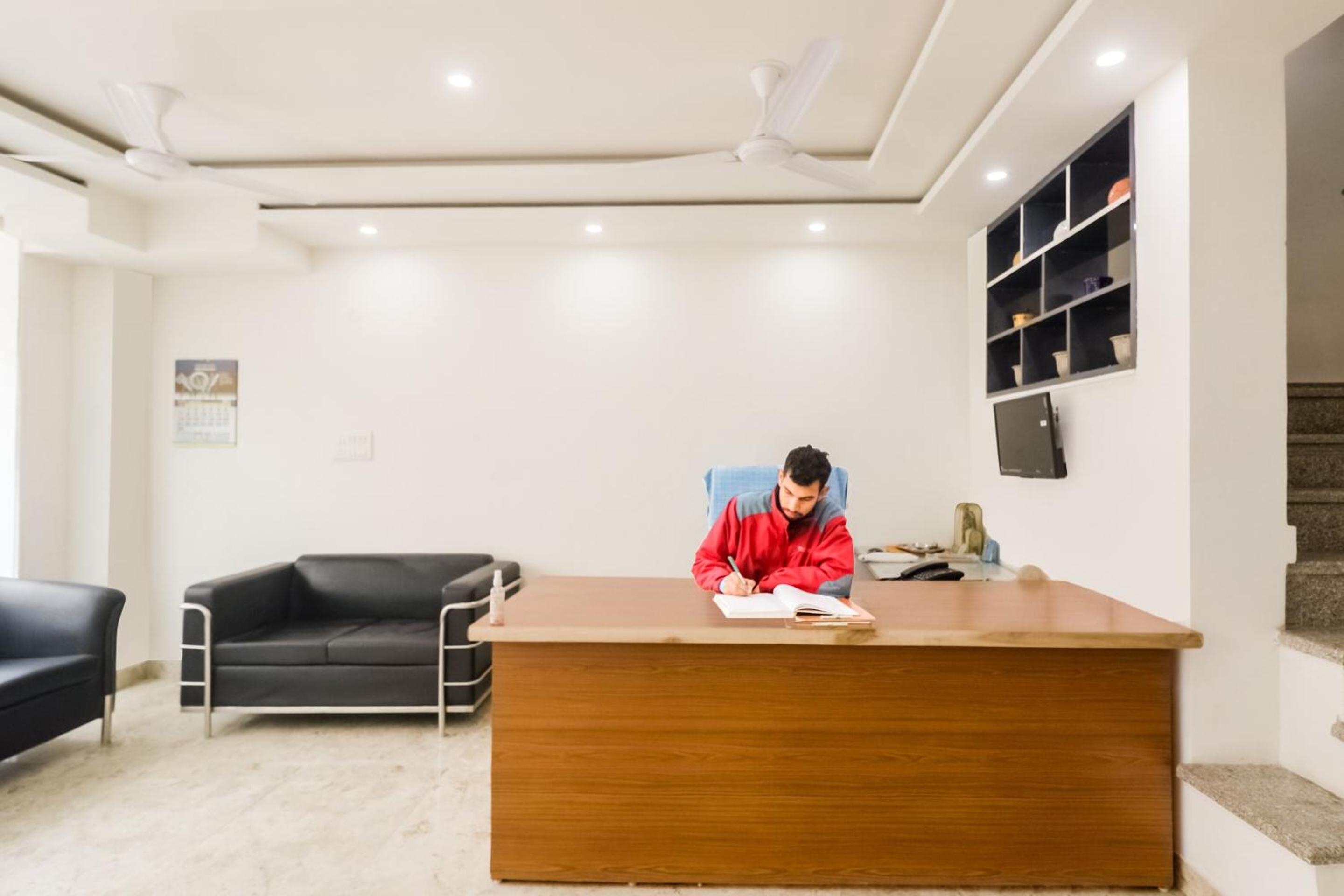 Lobby & Reception