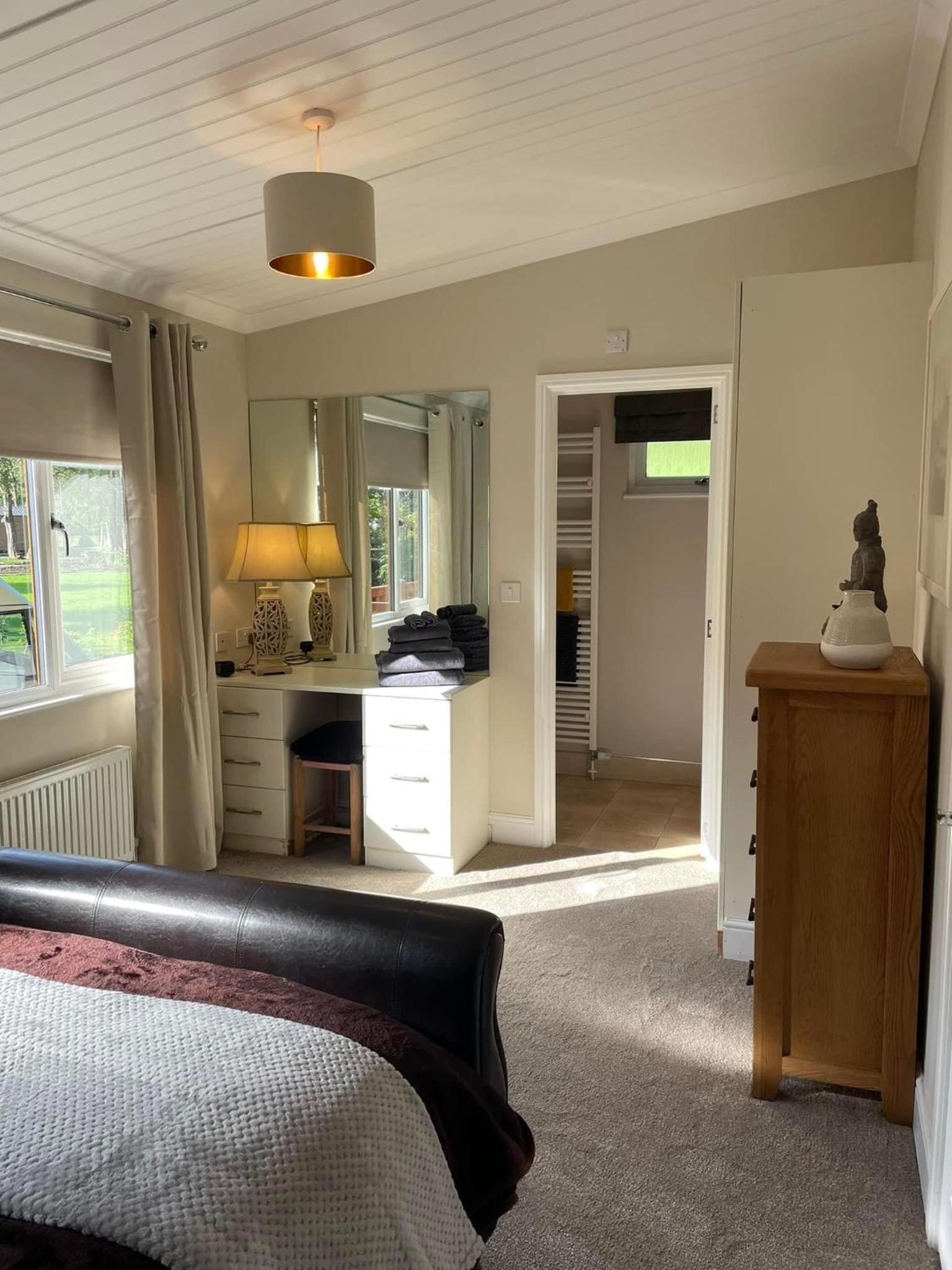 Riverbank Lodge