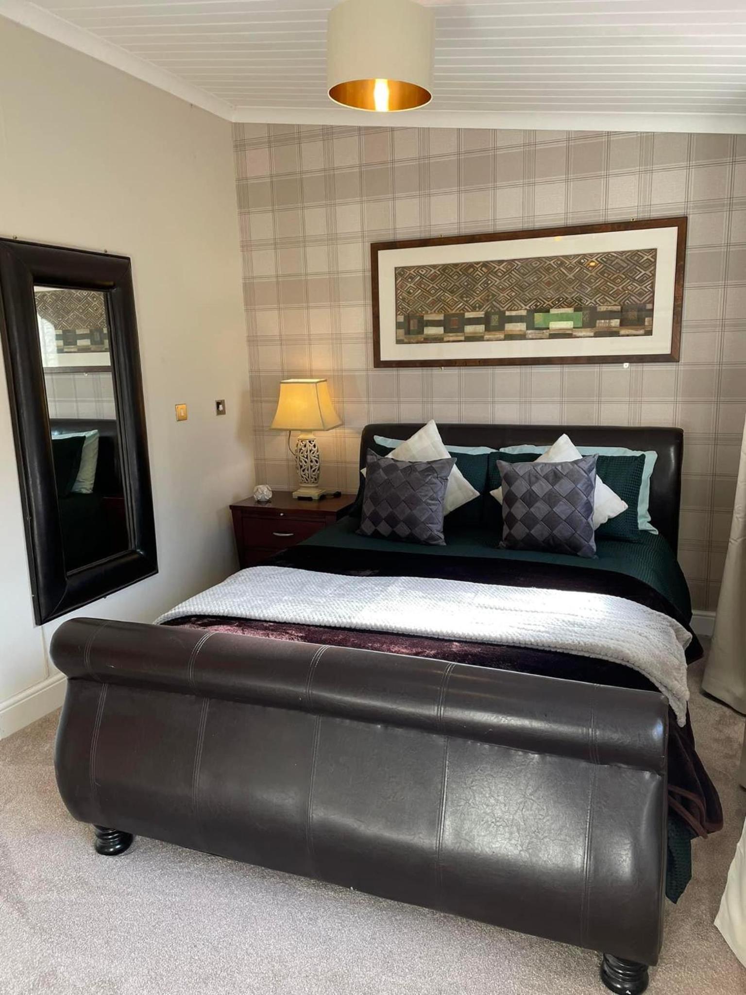 Riverbank Lodge