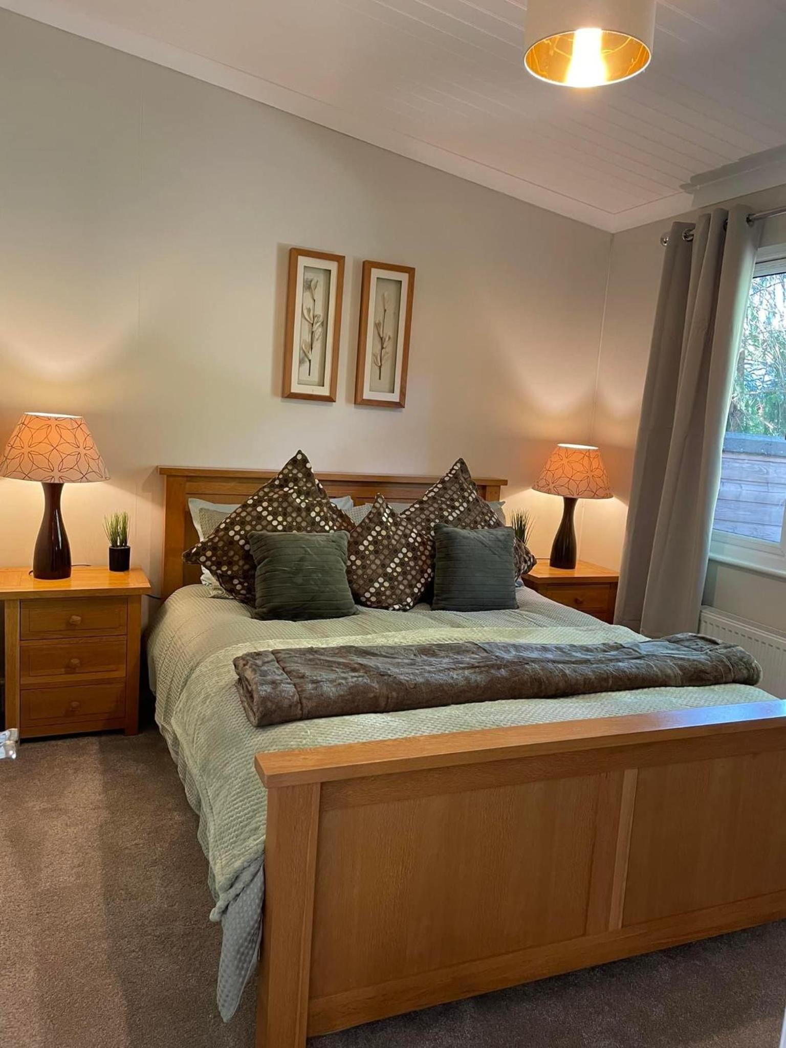 Riverbank Lodge