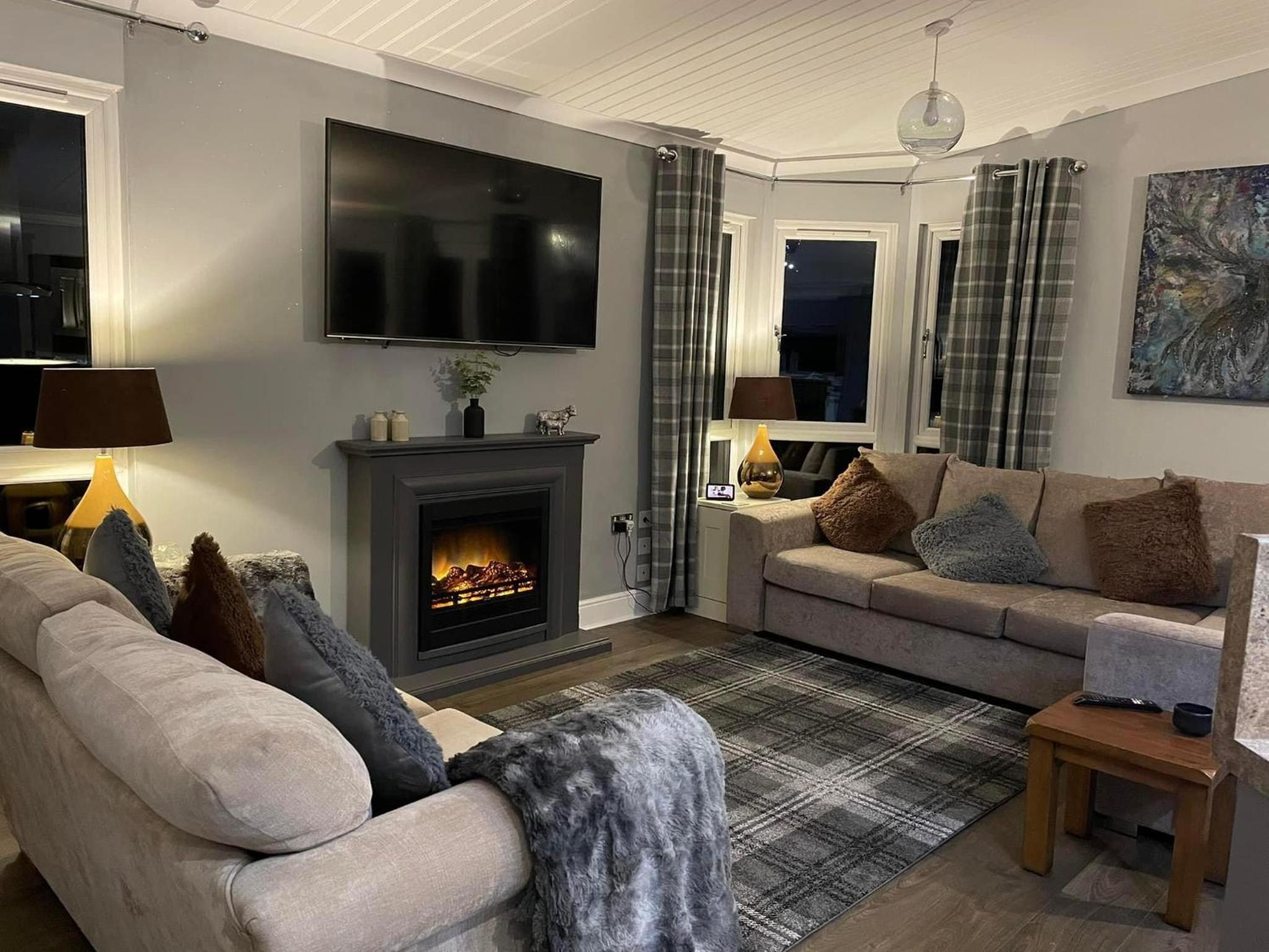 Riverbank Lodge