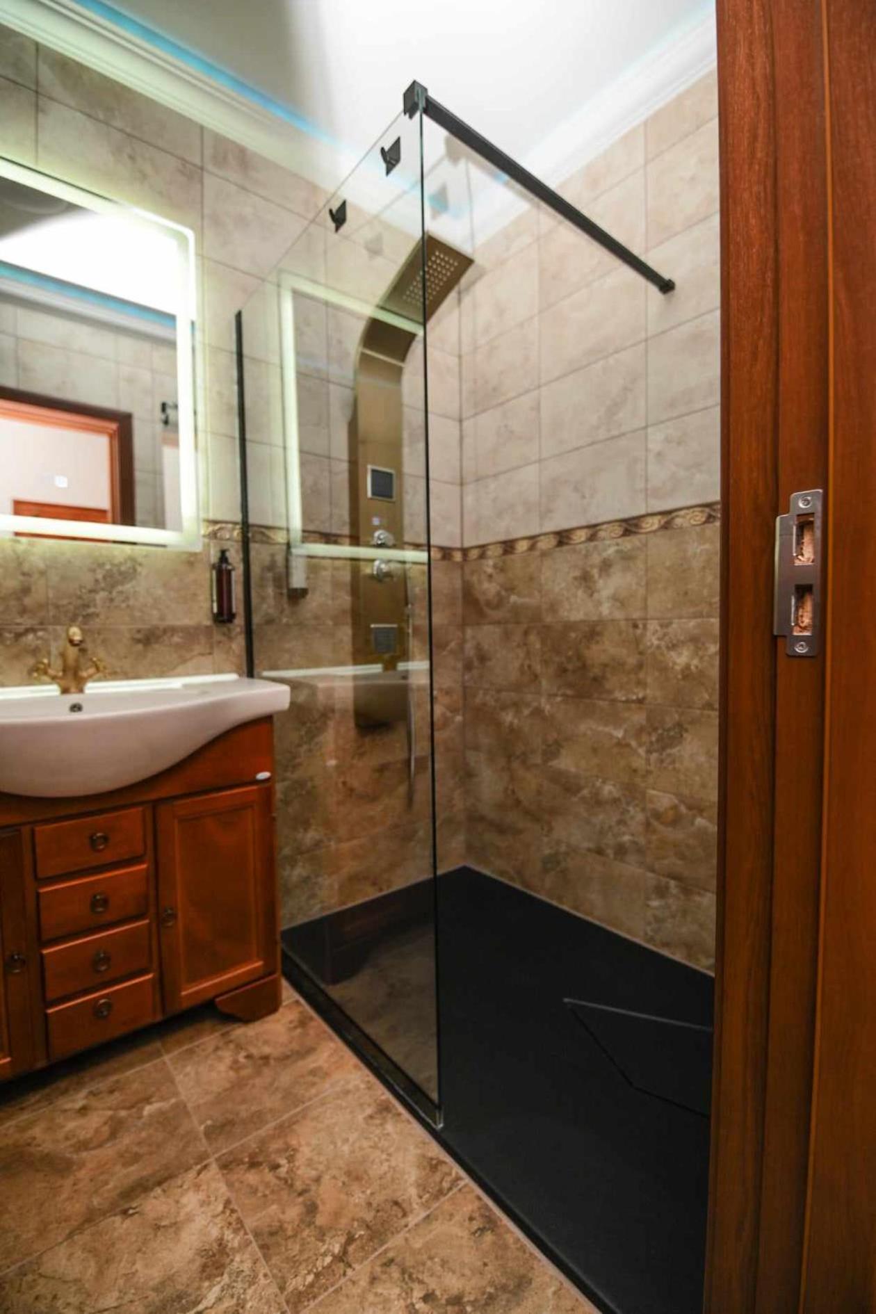Nevan Luna Home view 3