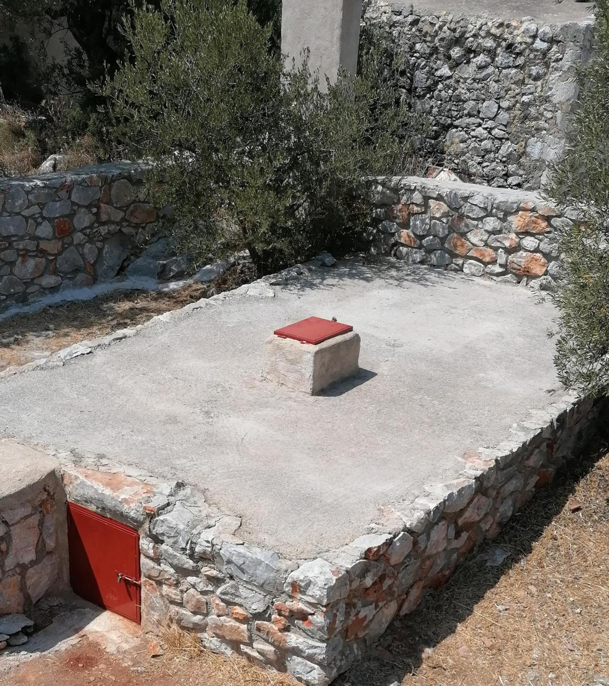 Xemoni House