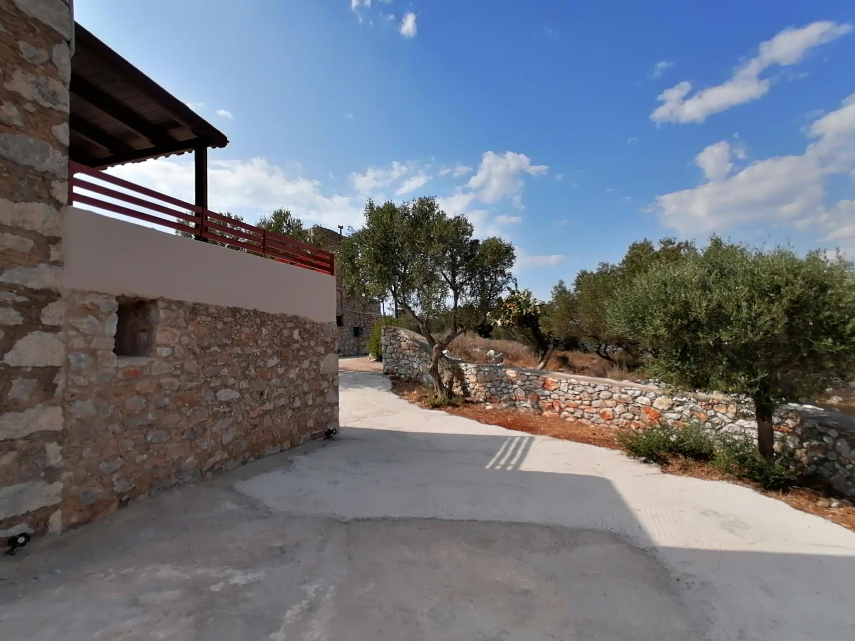 Xemoni House