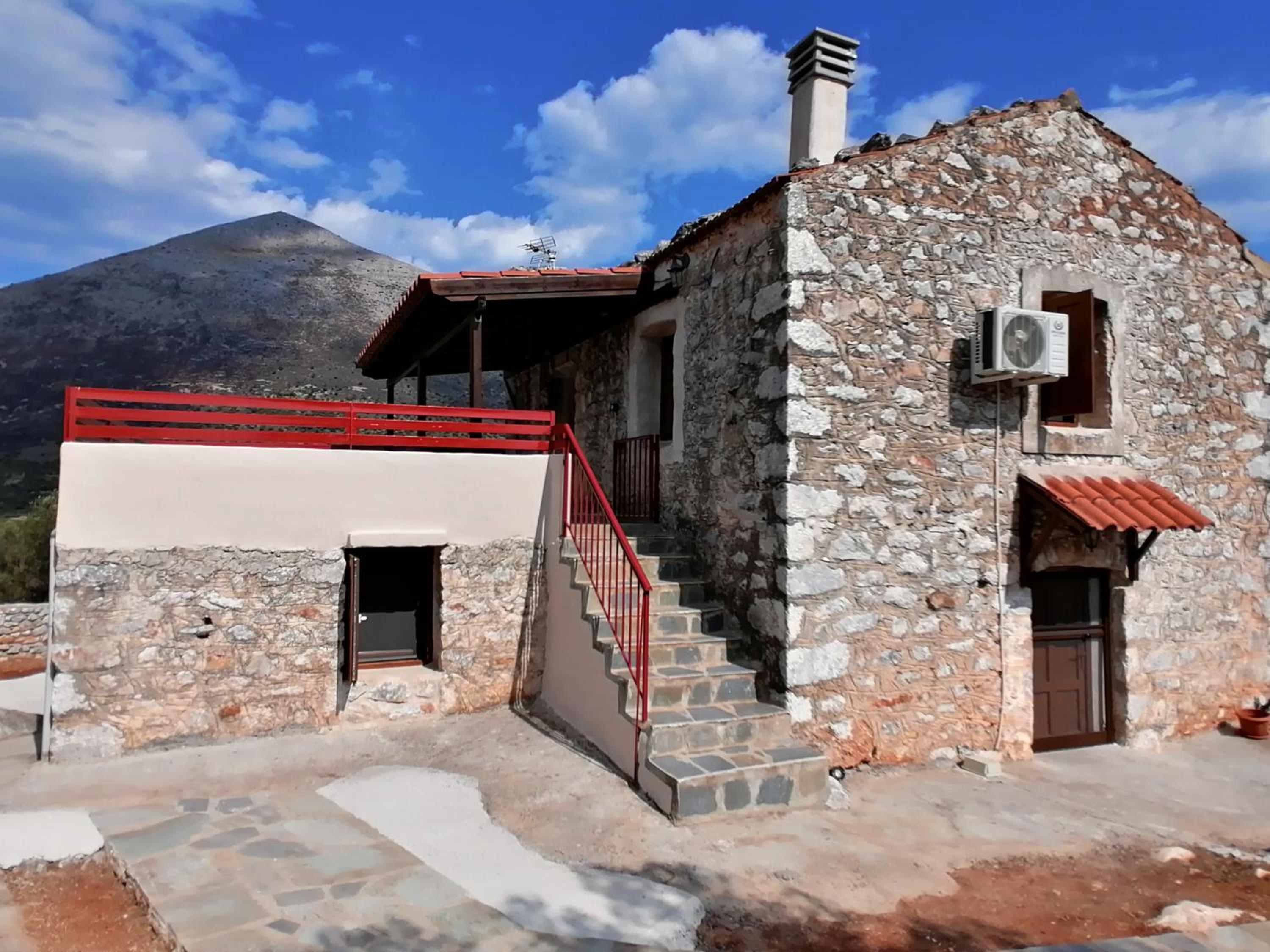 Xemoni House