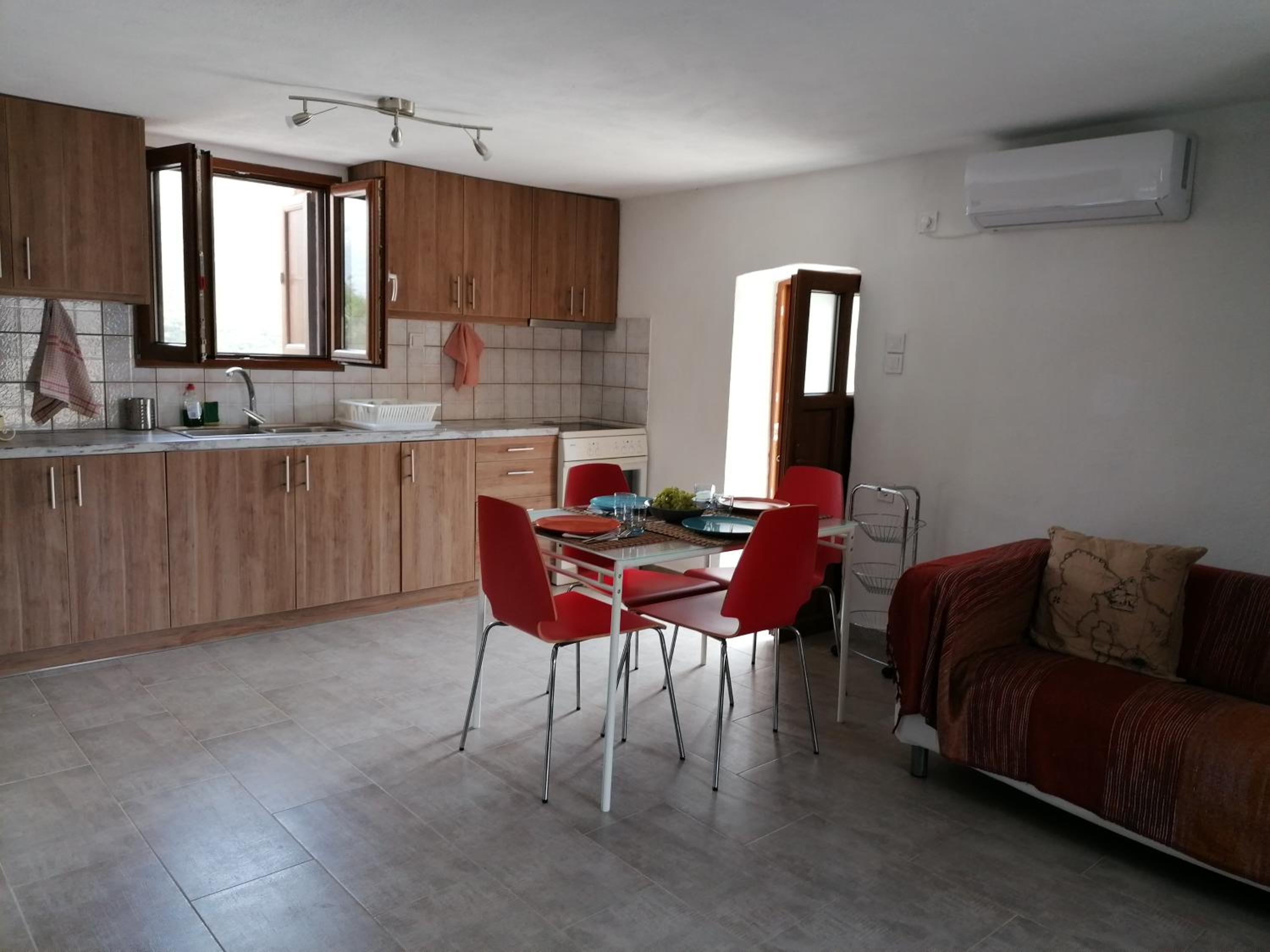 Xemoni House