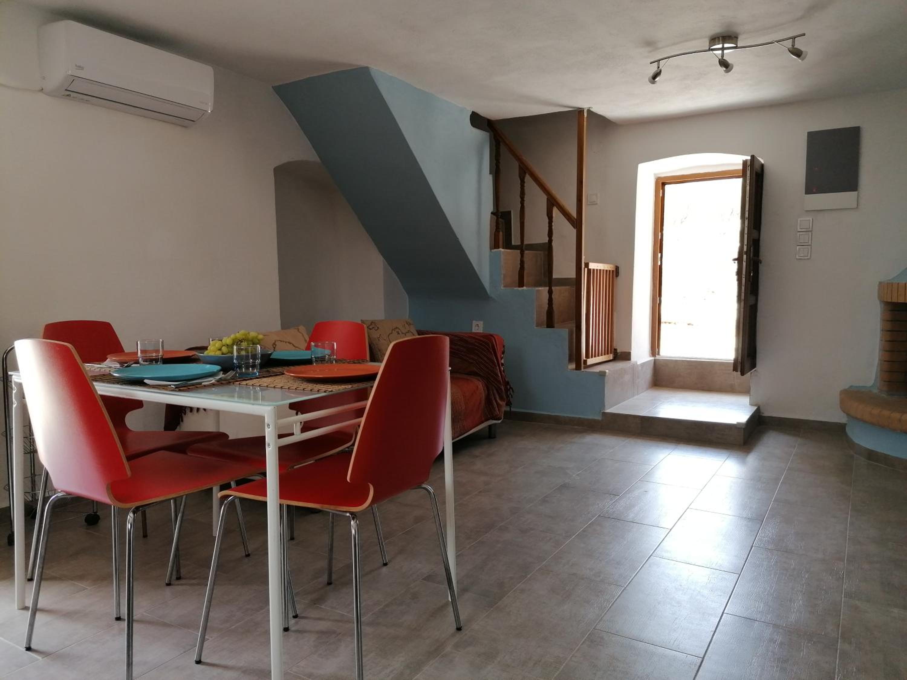 Xemoni House
