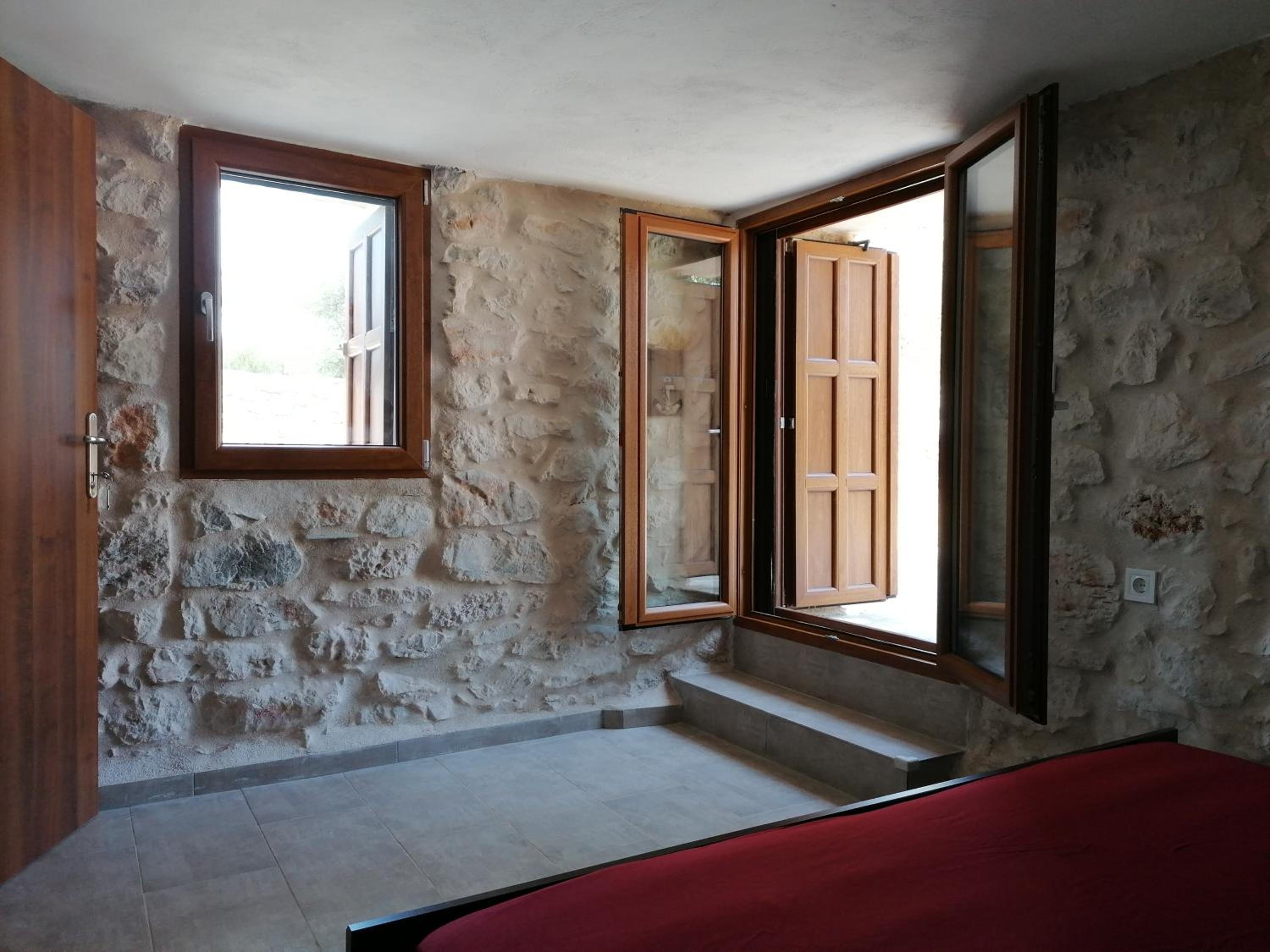 Xemoni House