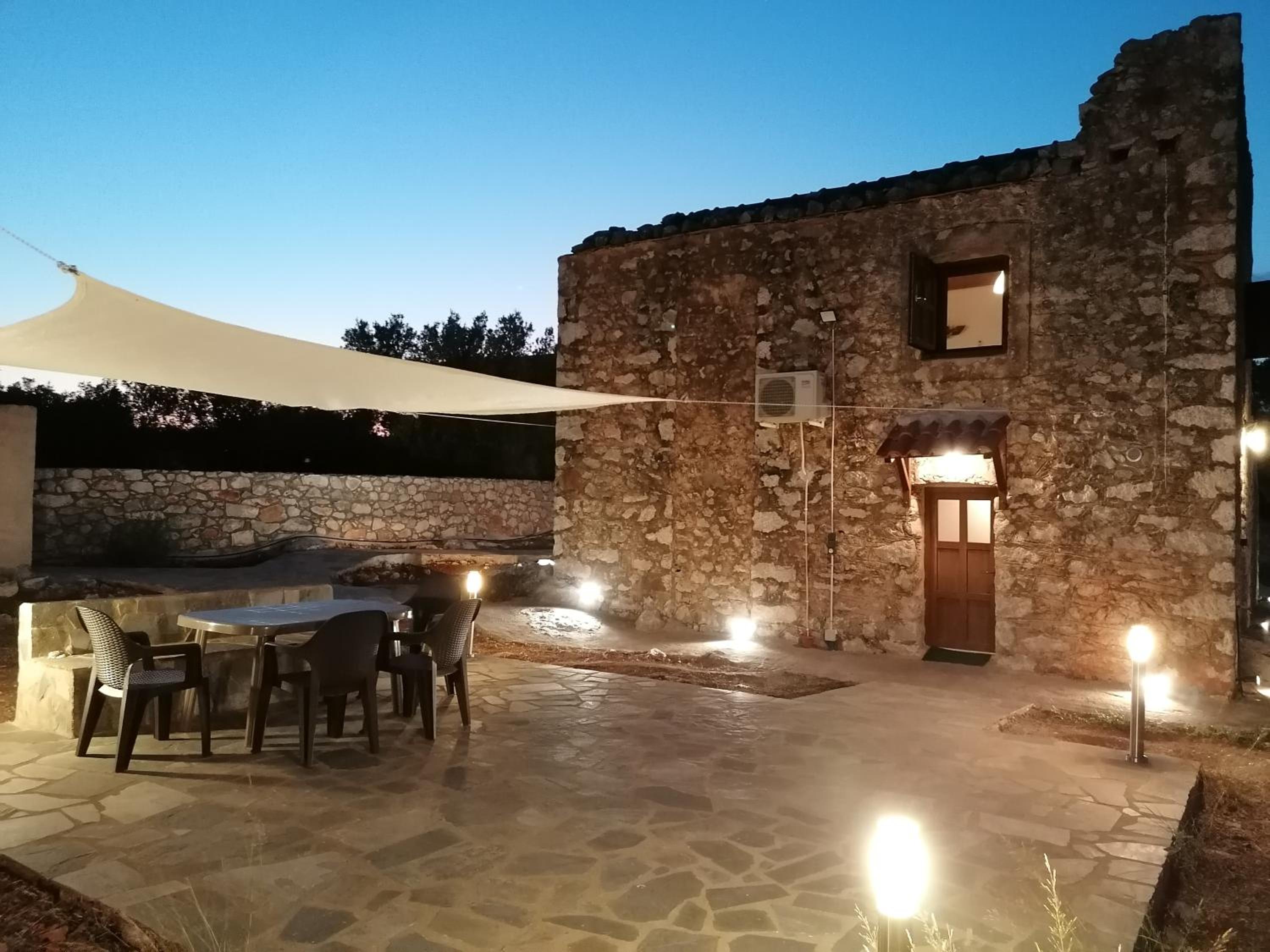 Xemoni House