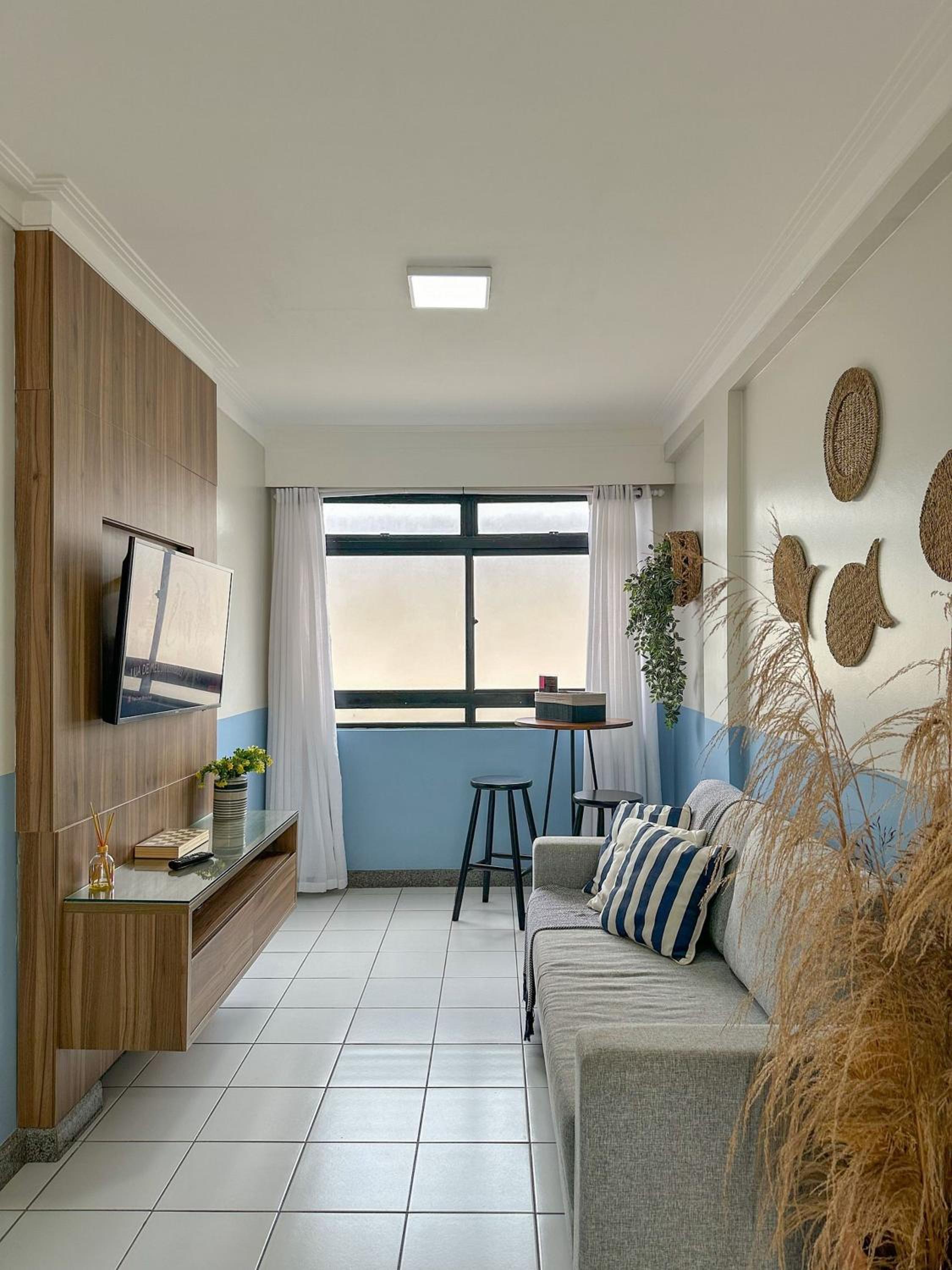 (103) Coastal seaside - Pebble