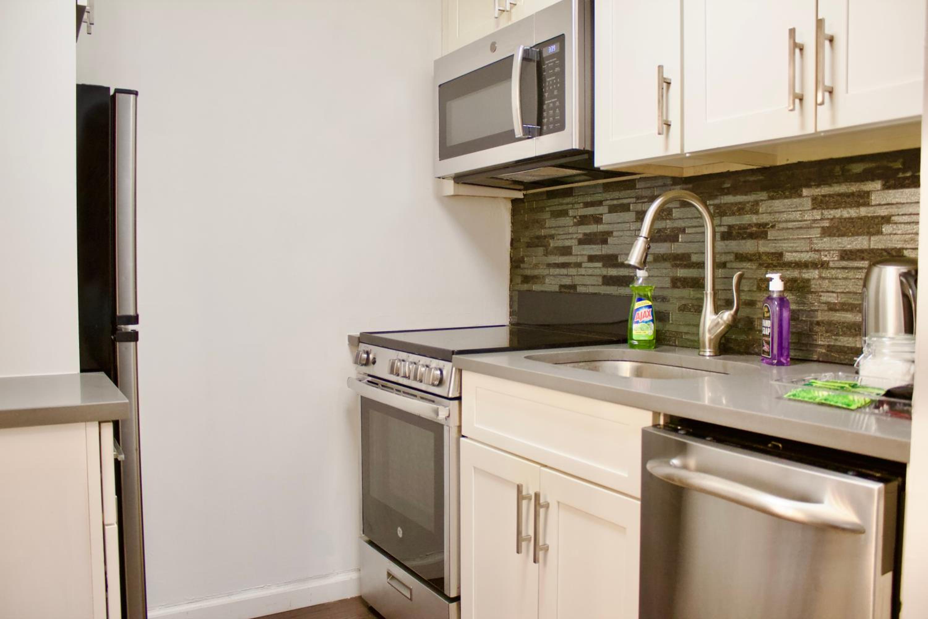 Times Square Manhattan New York 2BR Apartment!