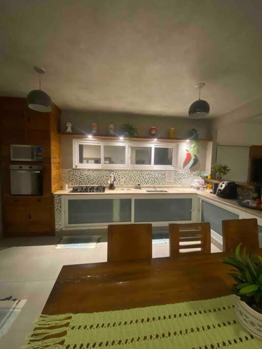 Casa long beach! Totalmente pé na areia.