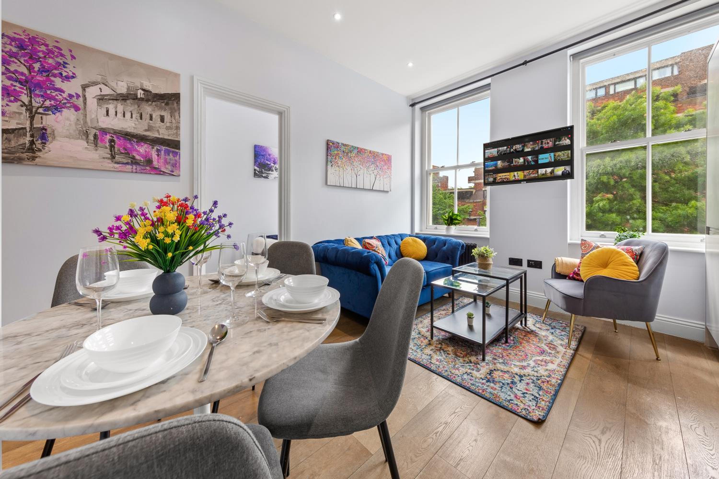 Westminster 2 Bedroom apartment with AC sleeps 5