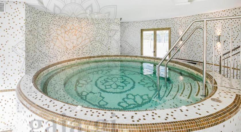 Luxury Apartment with Swimming pools, Spa and stunning views view 2
