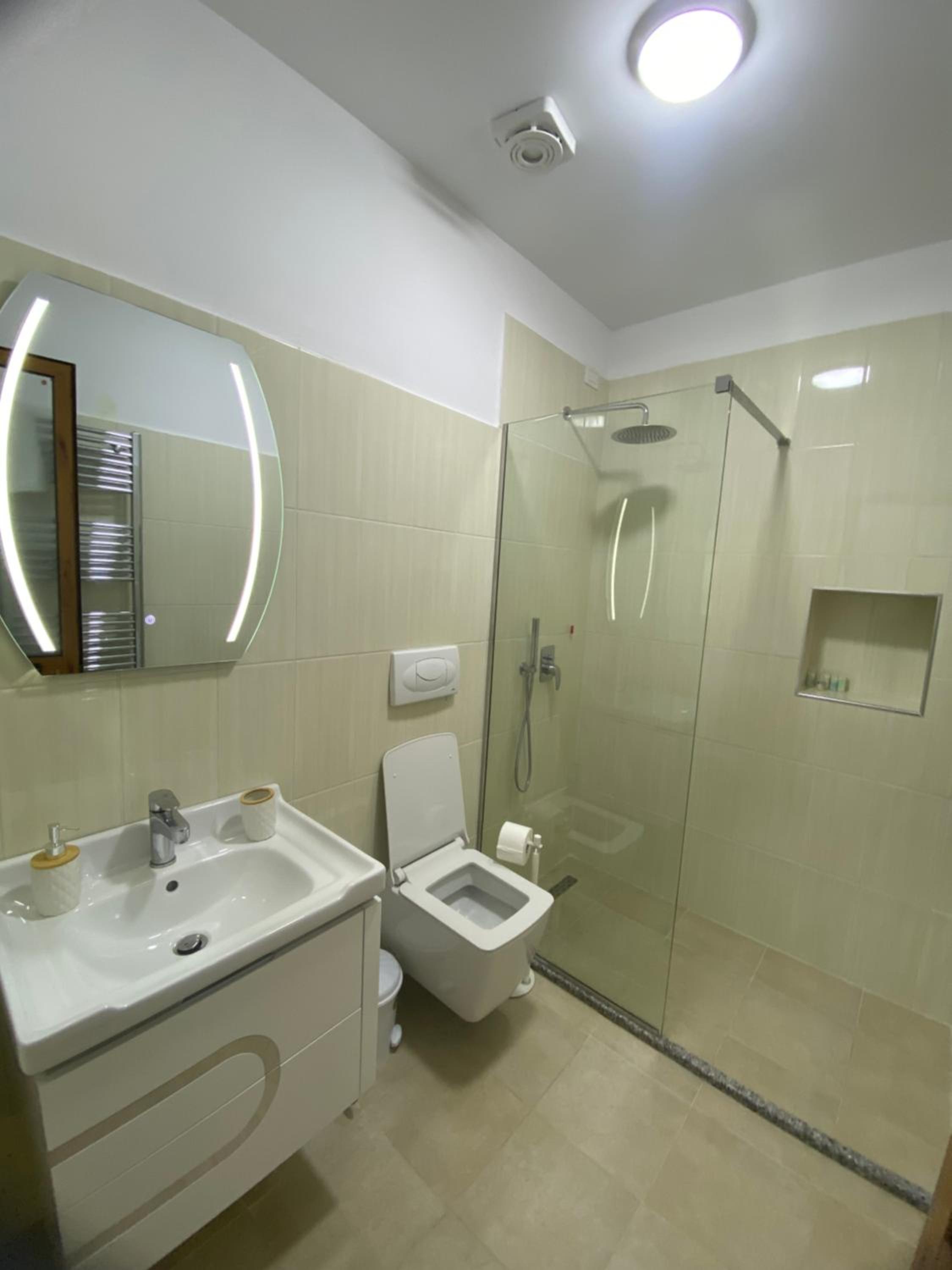 Hotel Vellezrit Guri