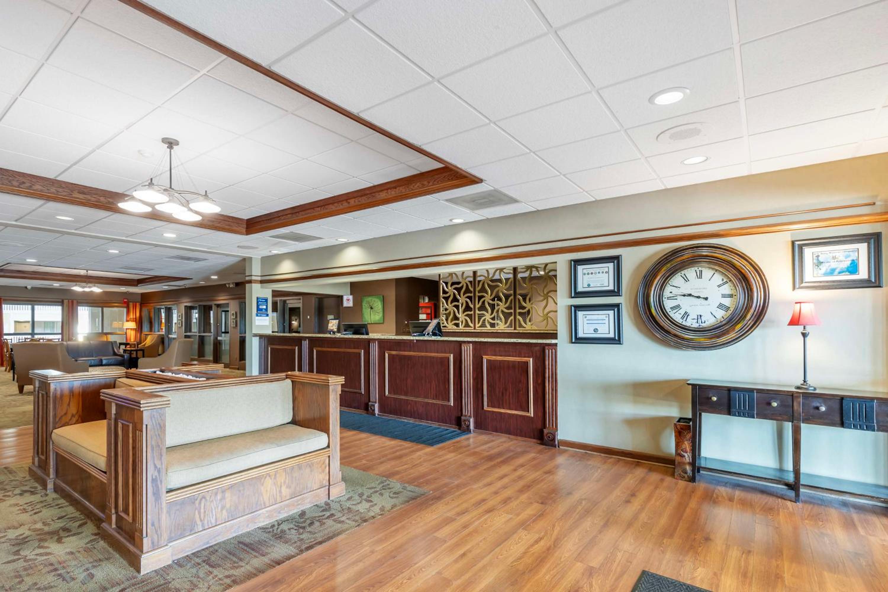 Best Western Plus Steeplegate Inn - Image 2