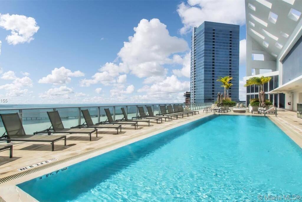 Lovely upscale Condo Gorgeous View 2bd 2bath in Brickell