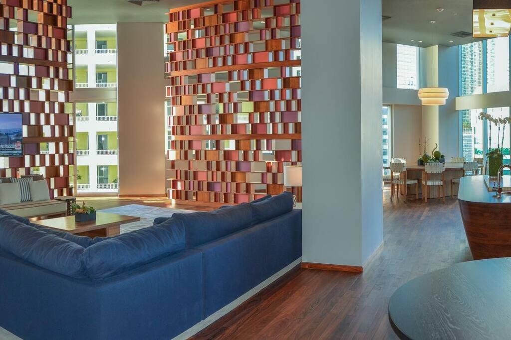 Lovely upscale Condo Gorgeous View 2bd 2bath in Brickell
