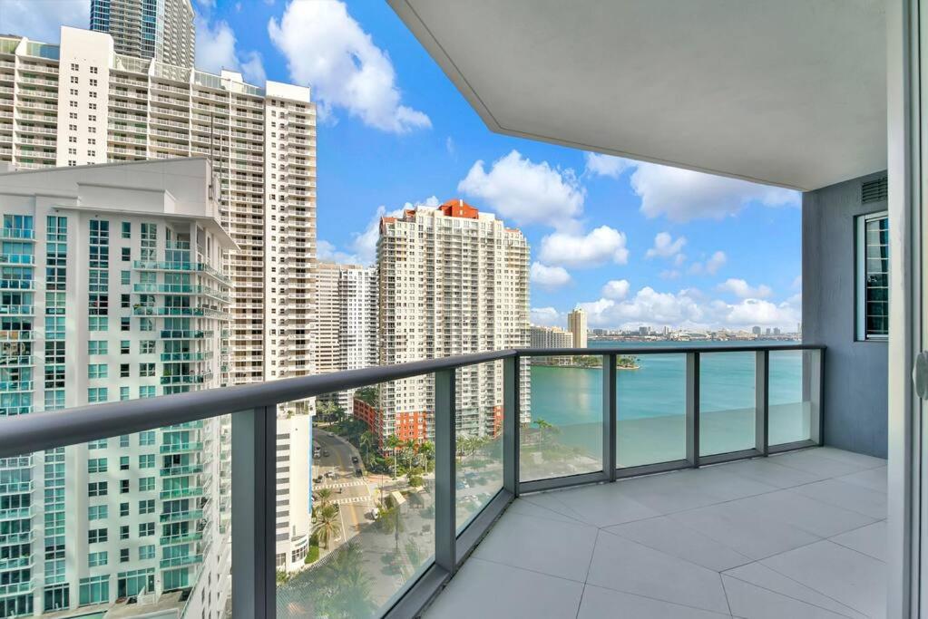 Lovely upscale Condo Gorgeous View 2bd 2bath in Brickell