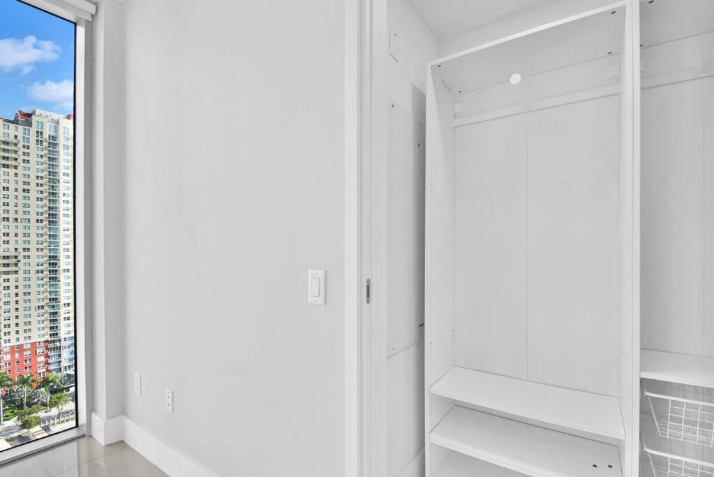 Lovely upscale Condo Gorgeous View 2bd 2bath in Brickell