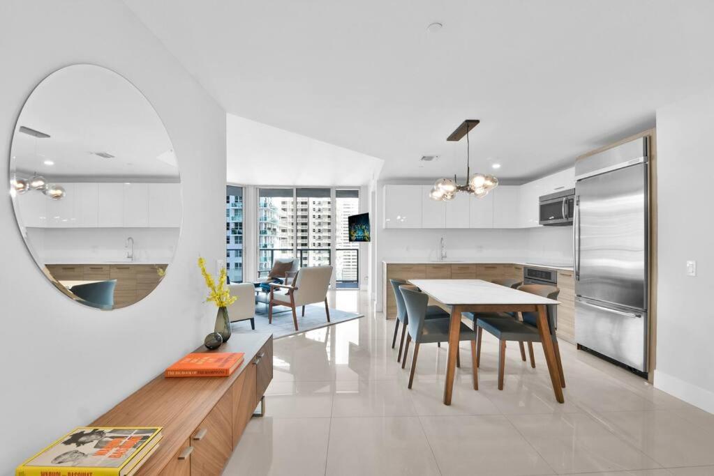 Lovely upscale Condo Gorgeous View 2bd 2bath in Brickell