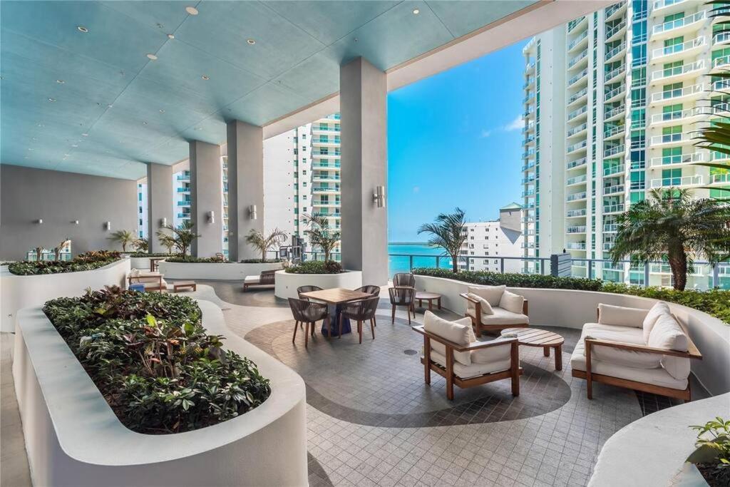 Lovely upscale Condo Gorgeous View 2bd 2bath in Brickell