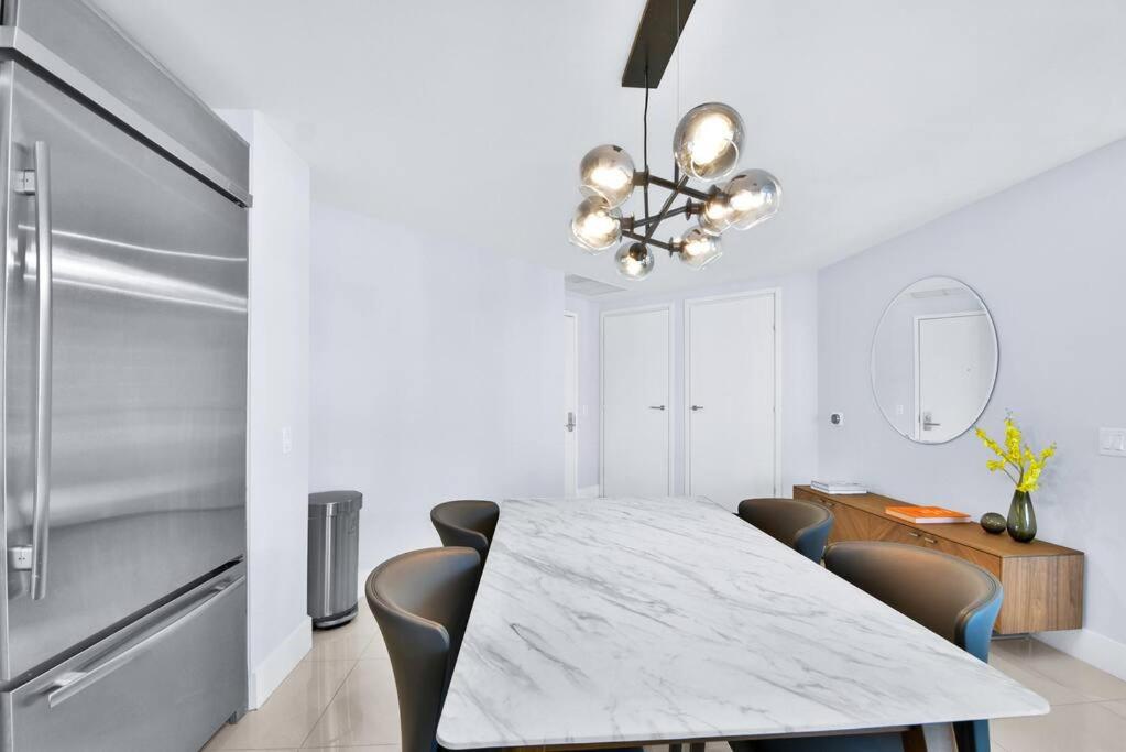 Lovely upscale Condo Gorgeous View 2bd 2bath in Brickell