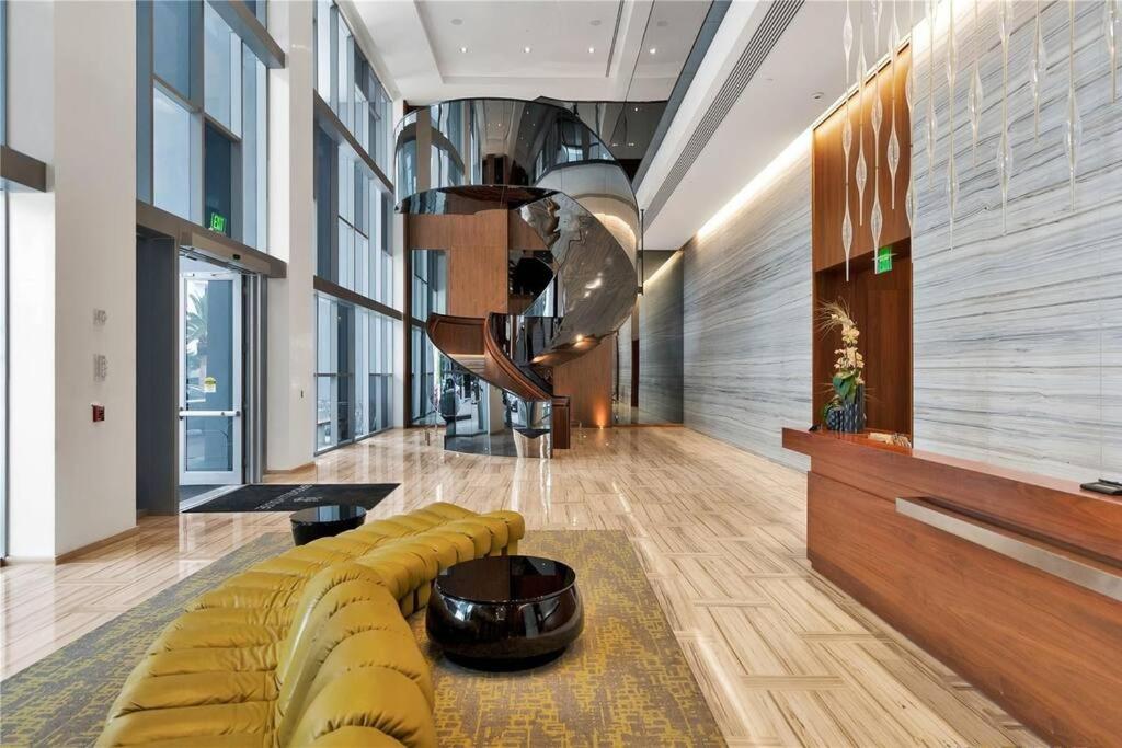 Lovely upscale Condo Gorgeous View 2bd 2bath in Brickell