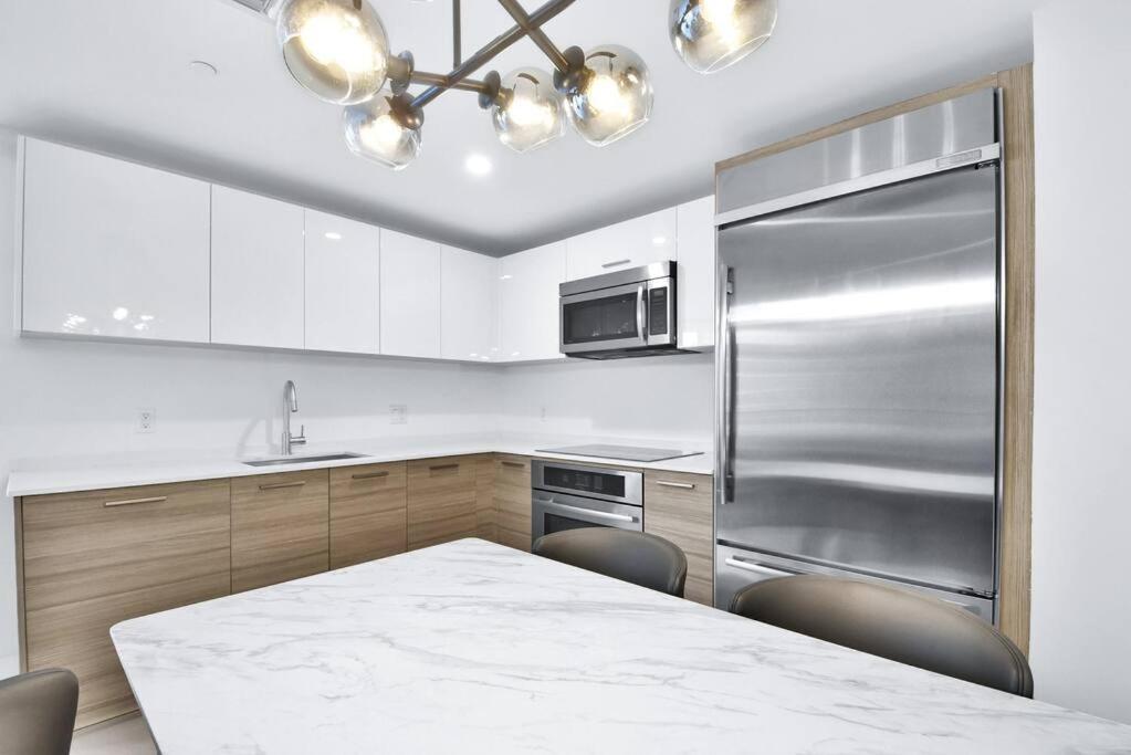 Lovely upscale Condo Gorgeous View 2bd 2bath in Brickell