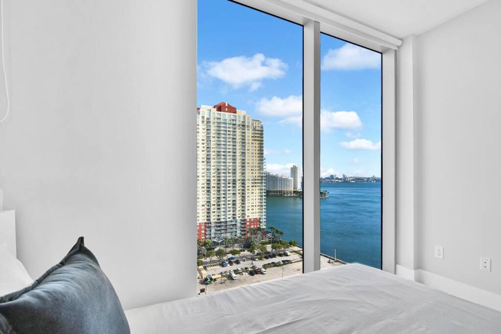 Lovely upscale Condo Gorgeous View 2bd 2bath in Brickell
