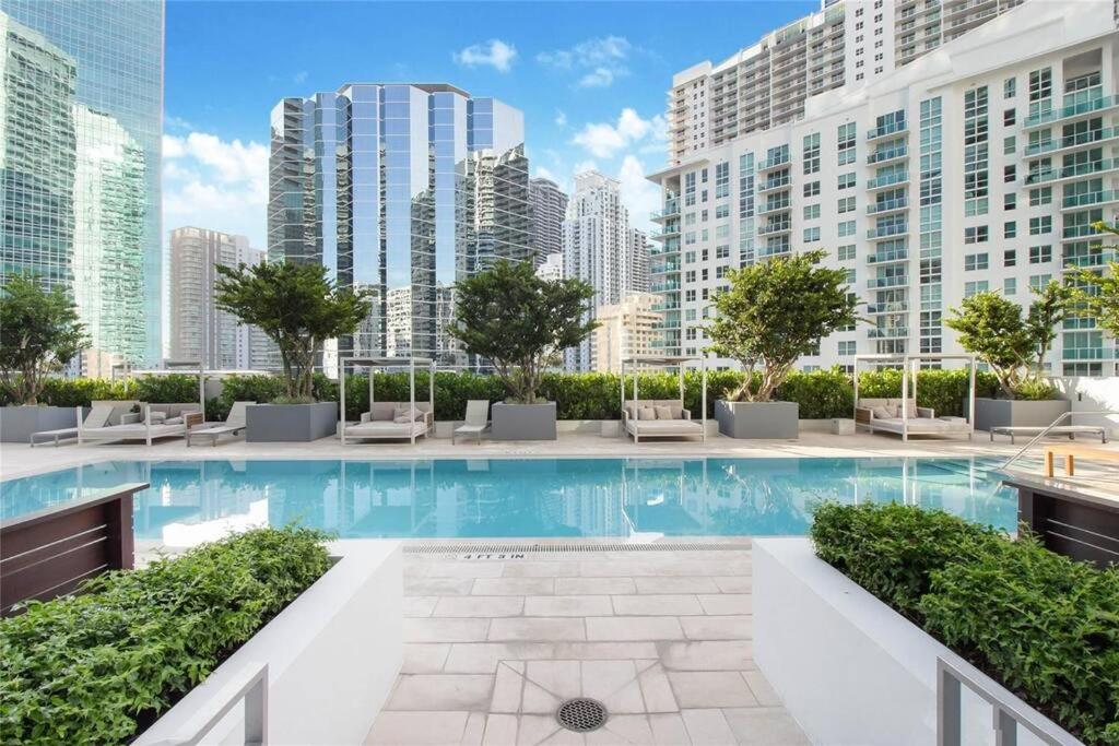 Lovely upscale Condo Gorgeous View 2bd 2bath in Brickell