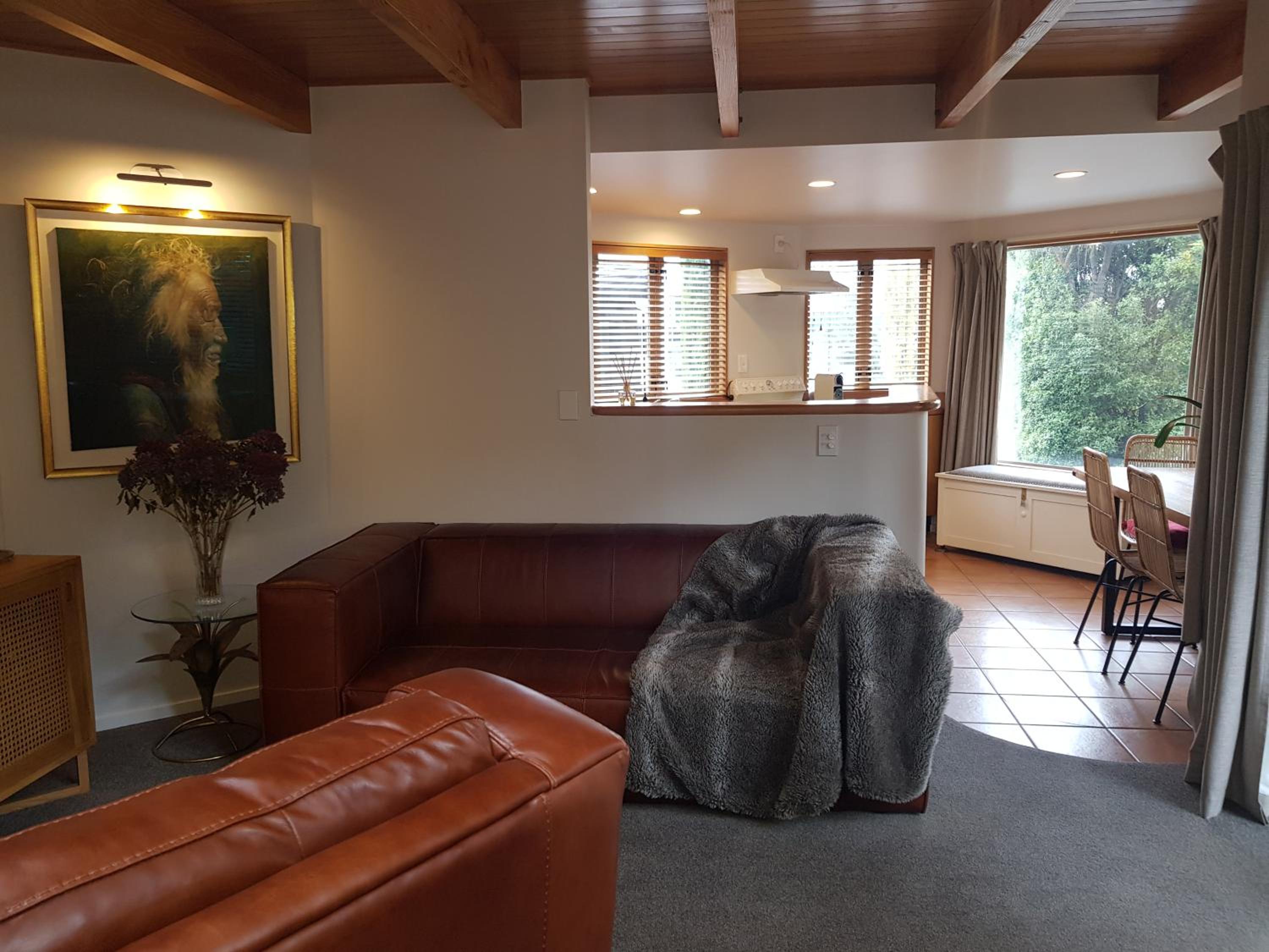 Villa 10 - Room in a Central Stylish Apartment view 4