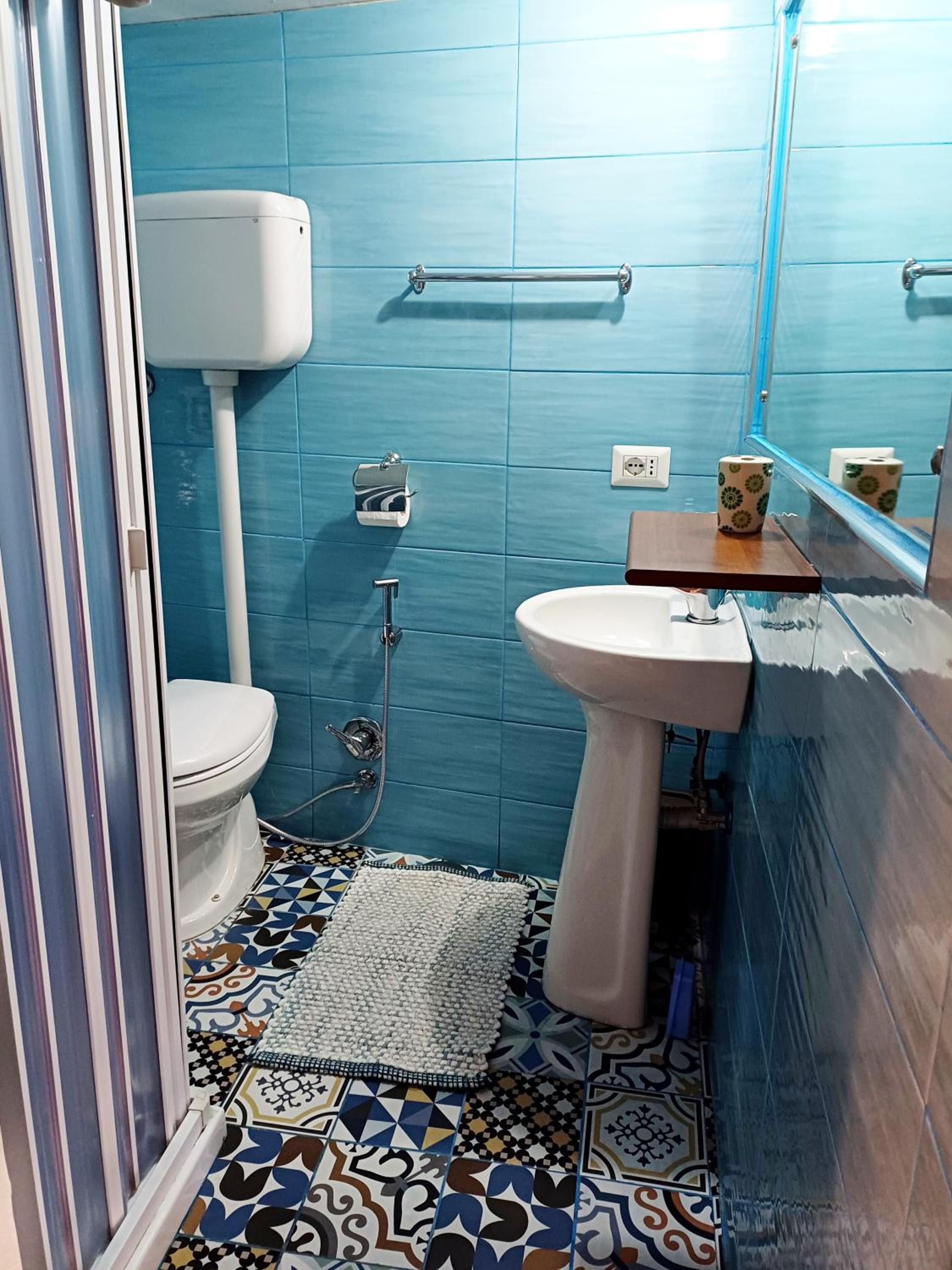 GoldenCube Guest House