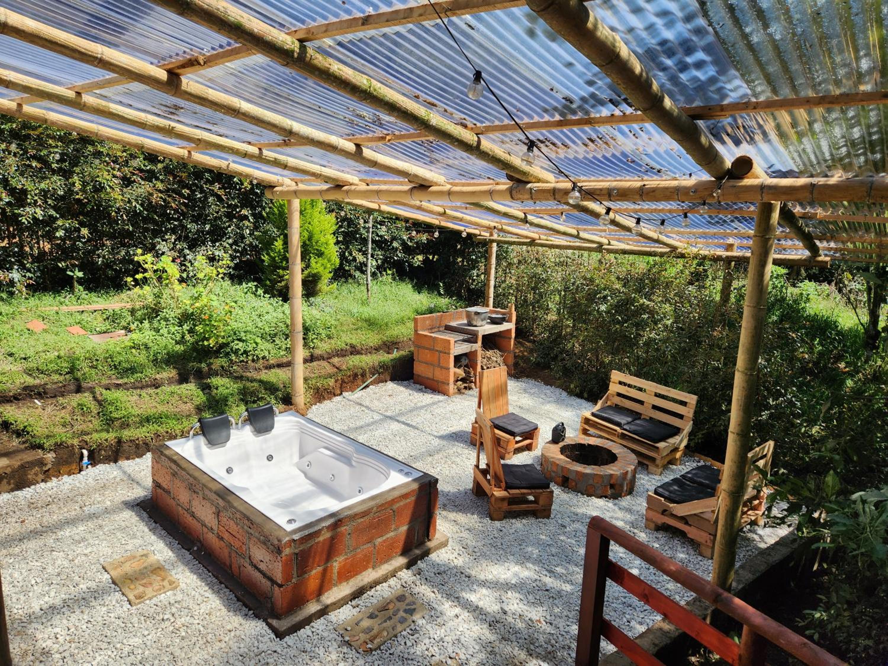 Cabaña en la Naturaleza con Jacuzzi - Santa Elena