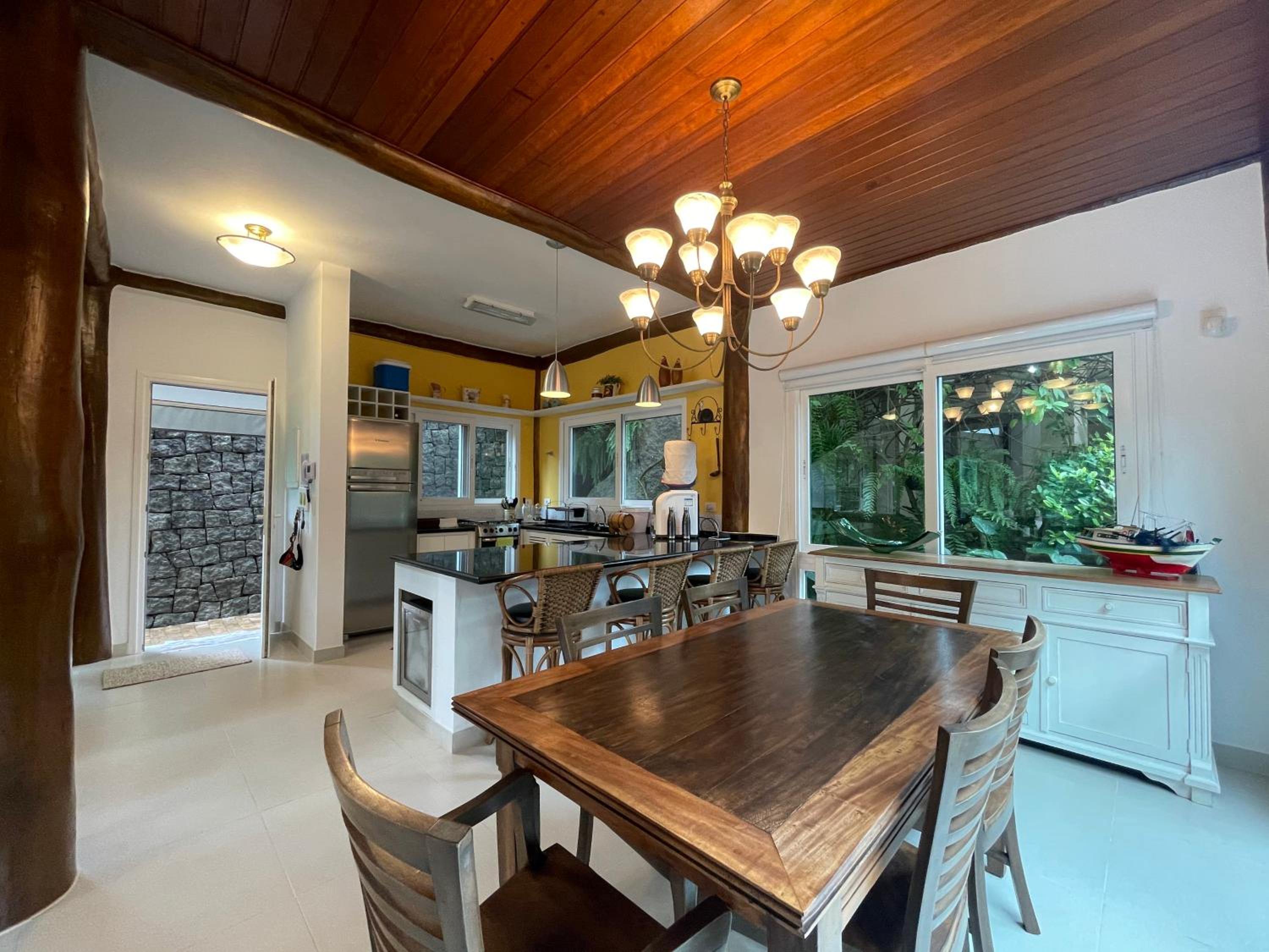 Belíssima Casa em Ilhabela c/ piscina