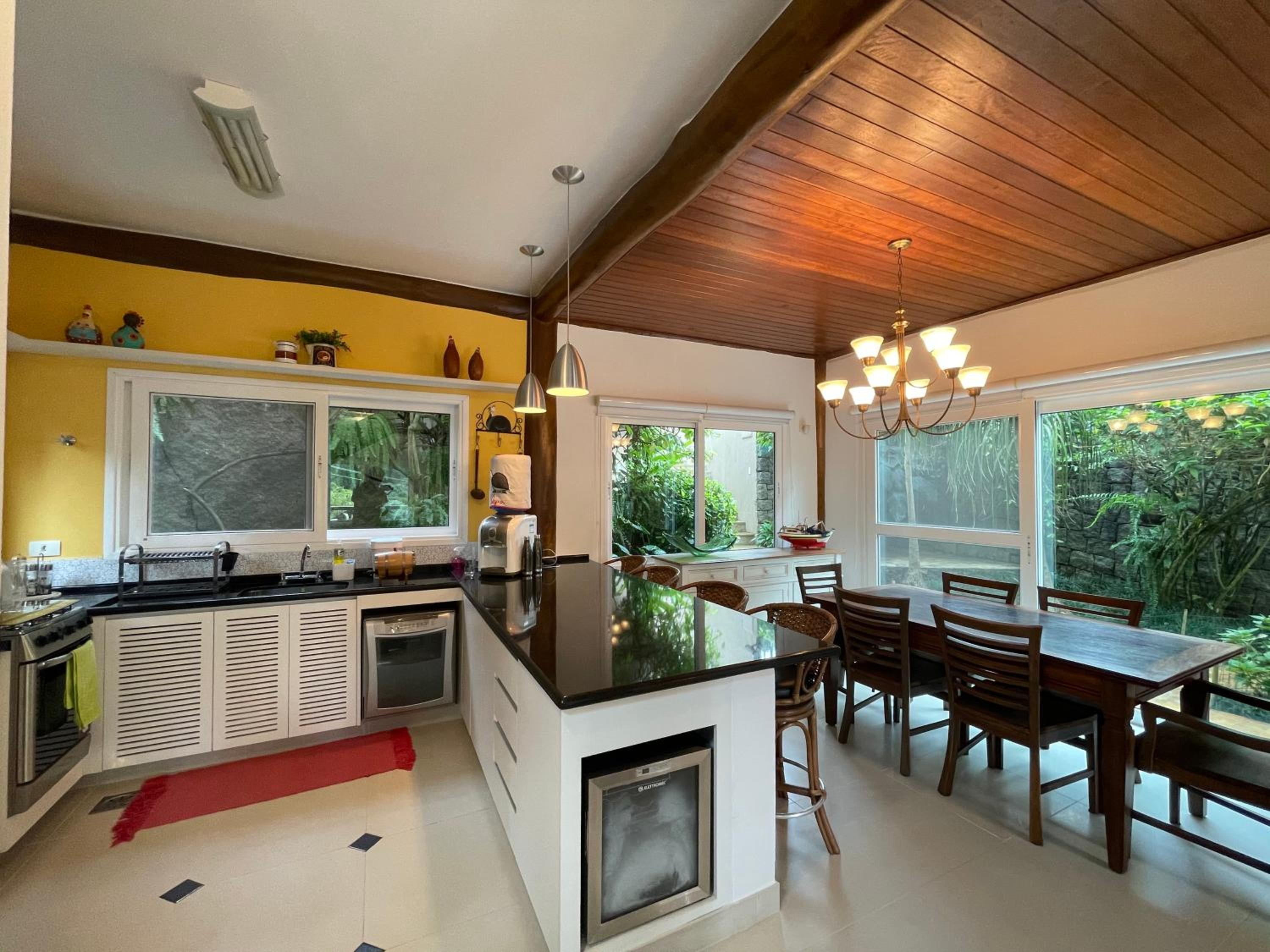 Belíssima Casa em Ilhabela c/ piscina