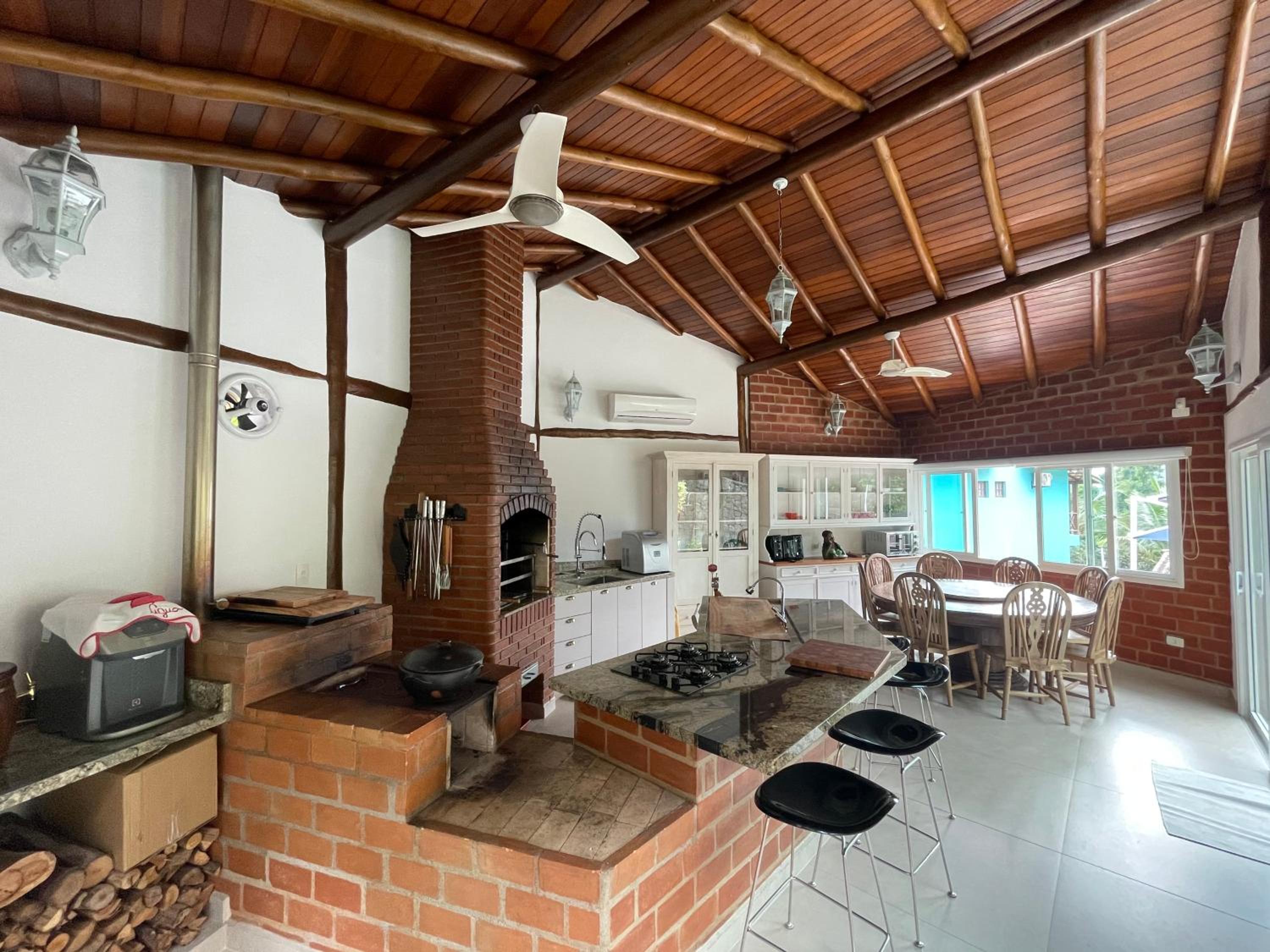 Belíssima Casa em Ilhabela c/ piscina