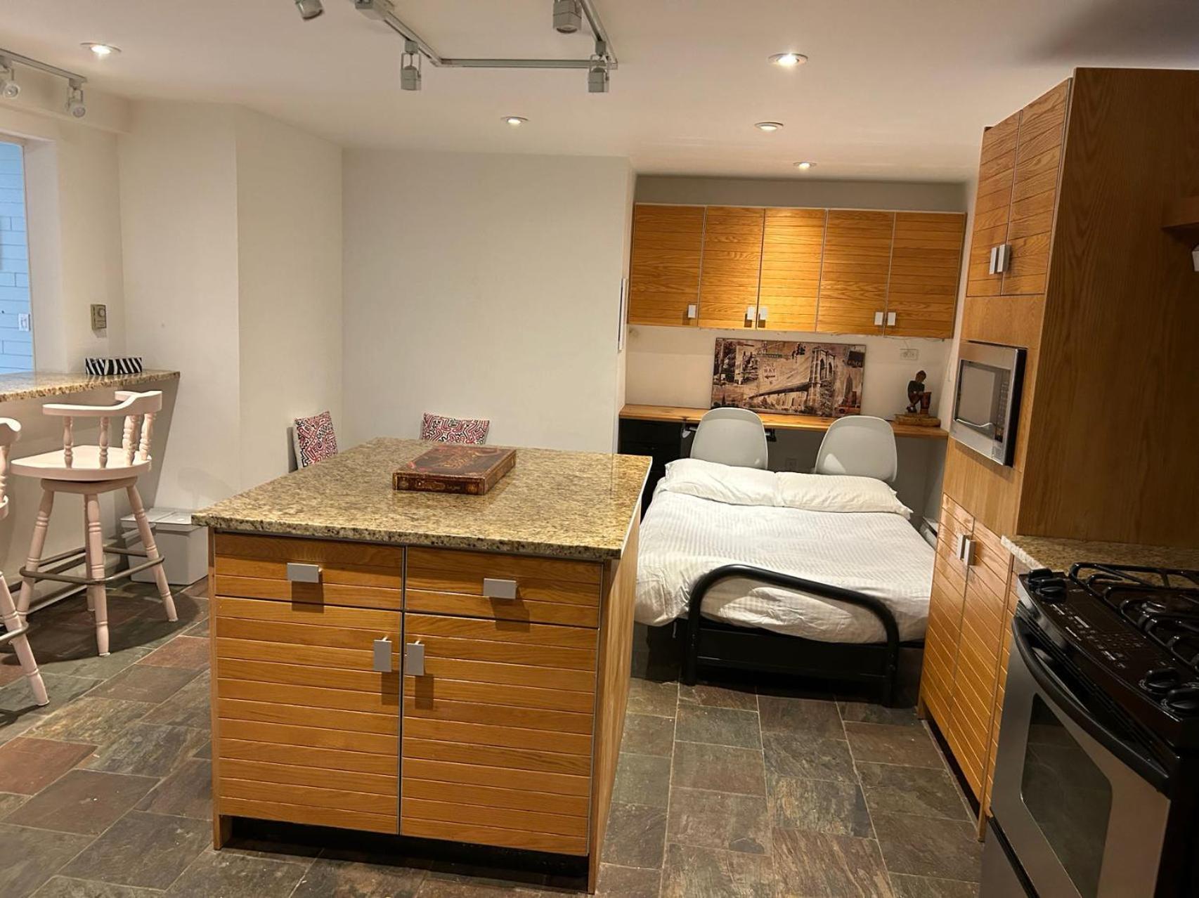 Waterfront Retreat, Beach Access, Group Friendly, Sleeps 14