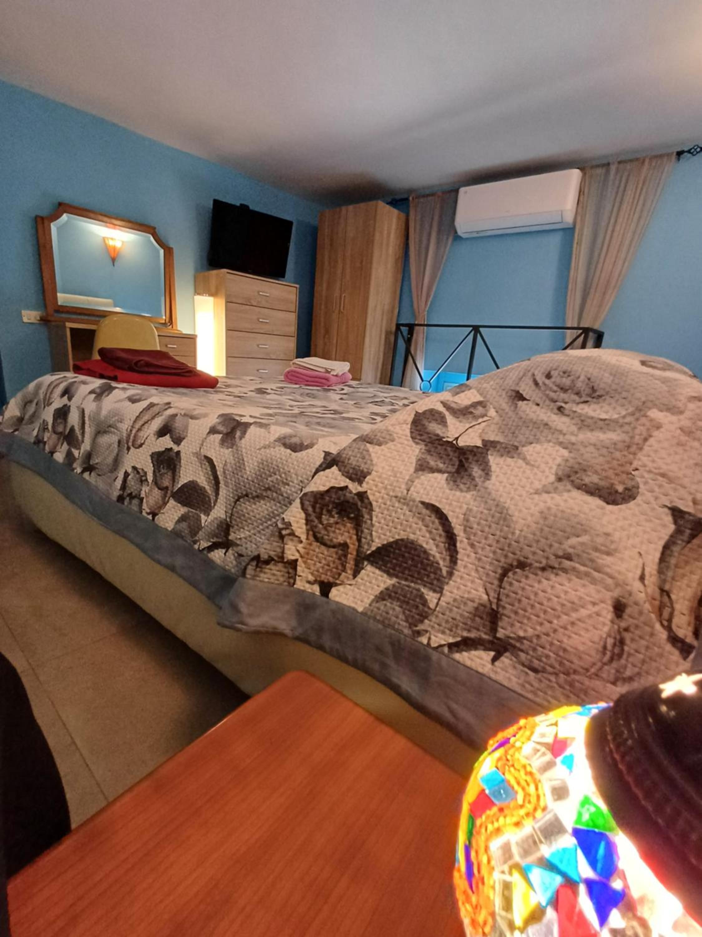 GoldenCube Guest House