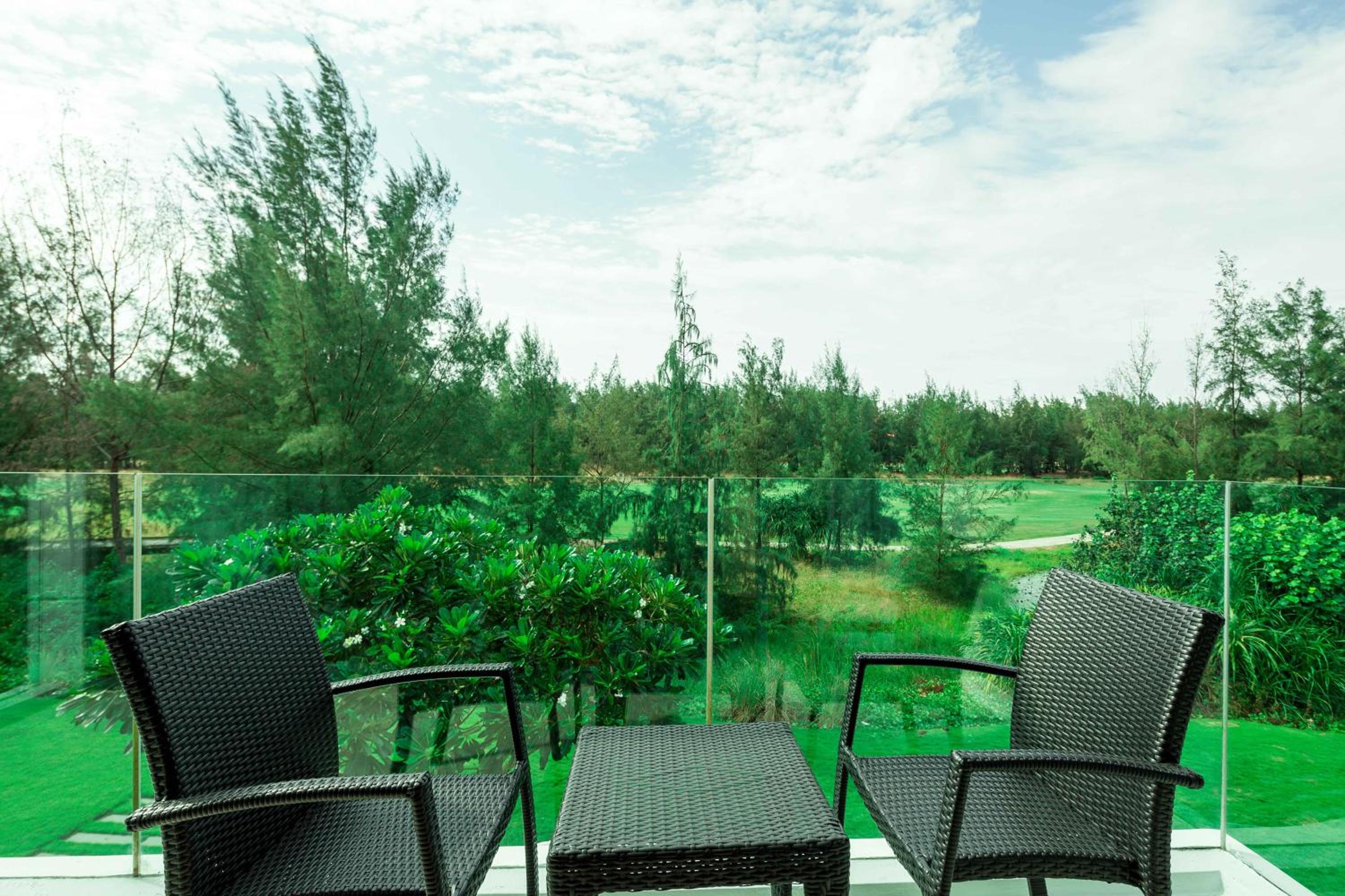 Deluxe Beachside Resort Danang