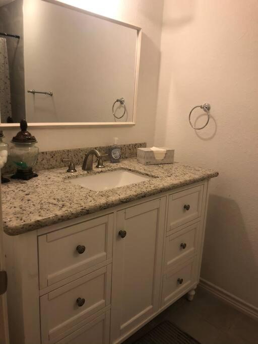 Spacious 2300SF, Recently Rehabbed, Large Living! - Property Image 1