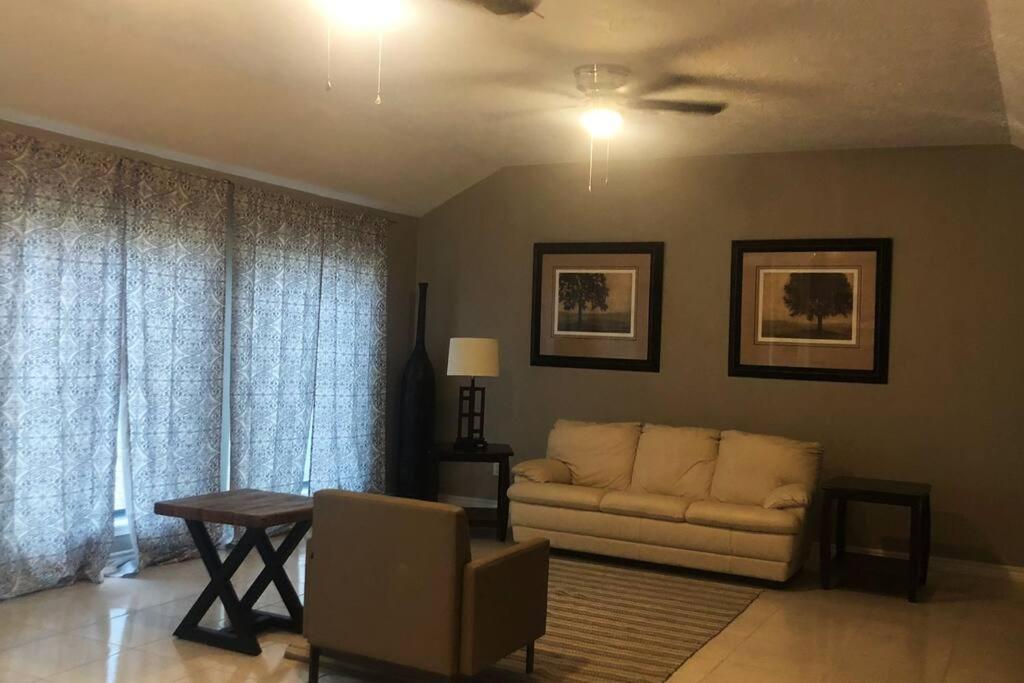 Spacious 2300SF, Recently Rehabbed, Large Living! - Property Image 14