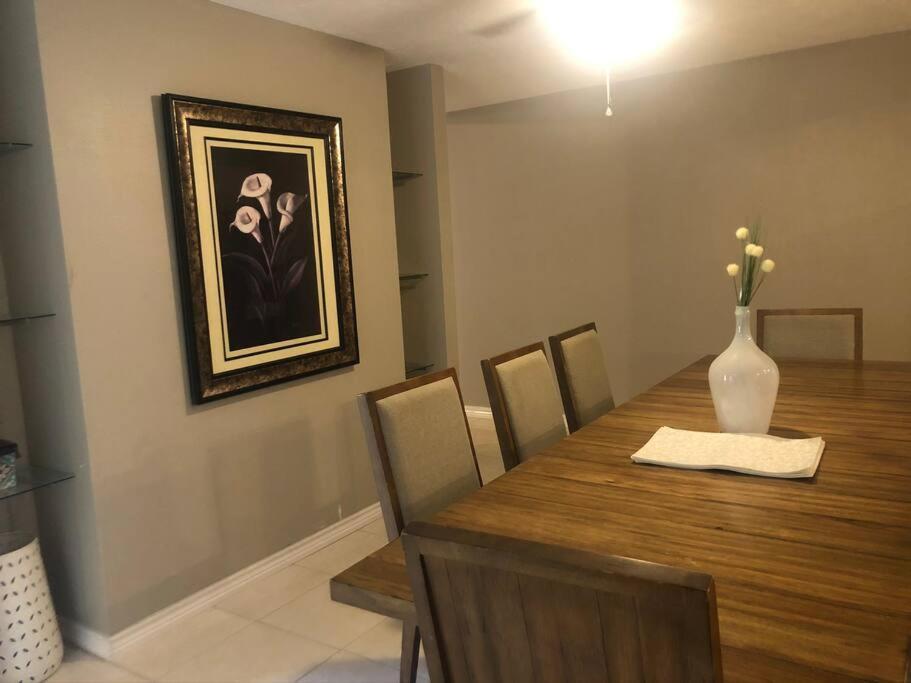 Spacious 2300SF, Recently Rehabbed, Large Living! - Property Image 13