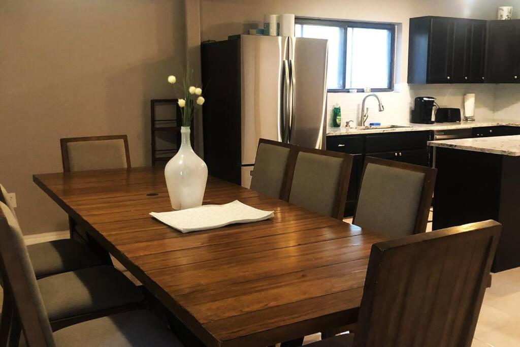 Spacious 2300SF, Recently Rehabbed, Large Living! - Property Image 6