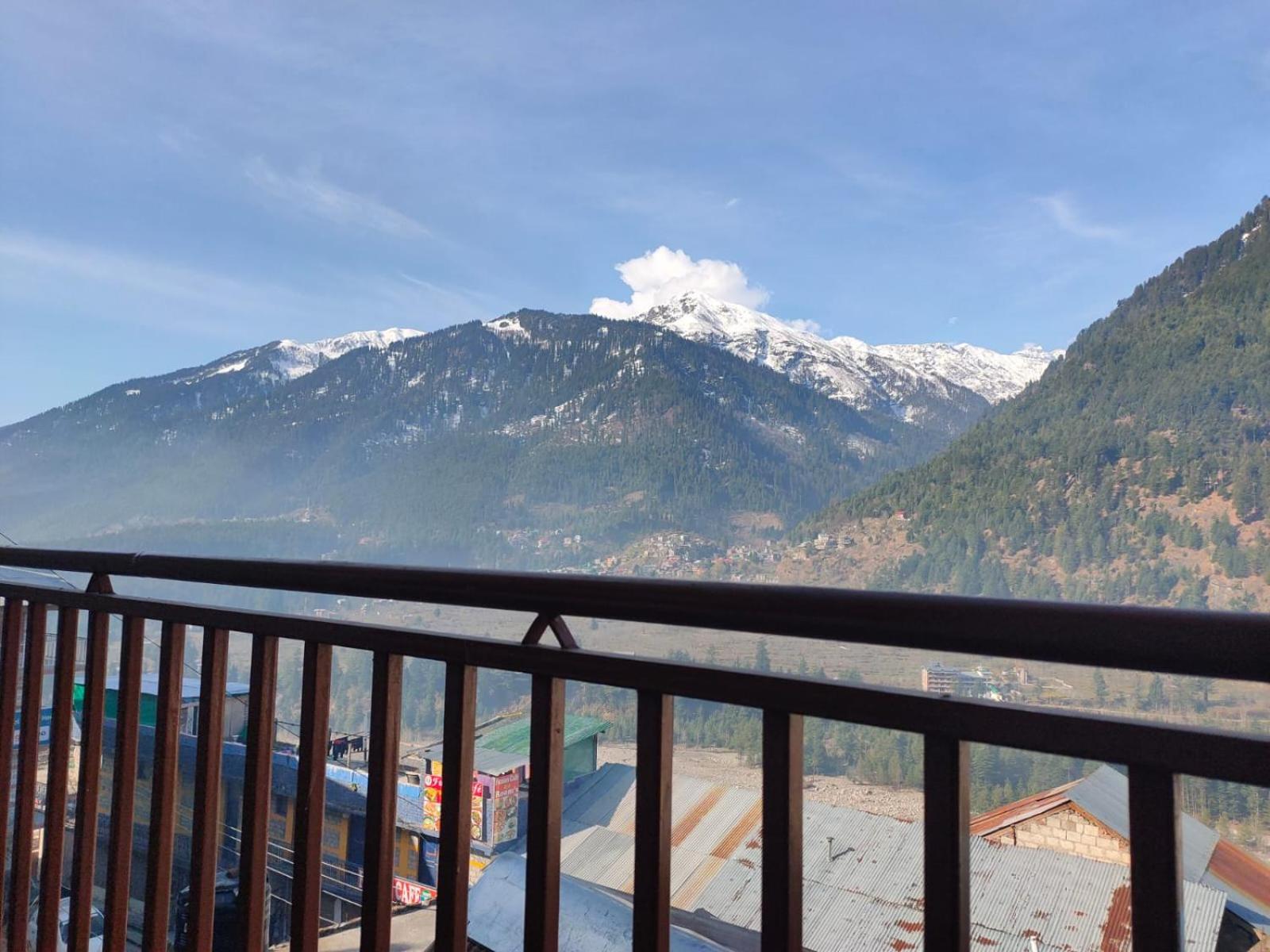 ROOP MOUNTAIN HOMESTAY No Parking view 4