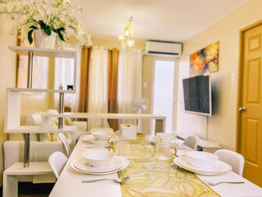 Modern Condo 2 bedroom with balcony - Free Pool & Gym