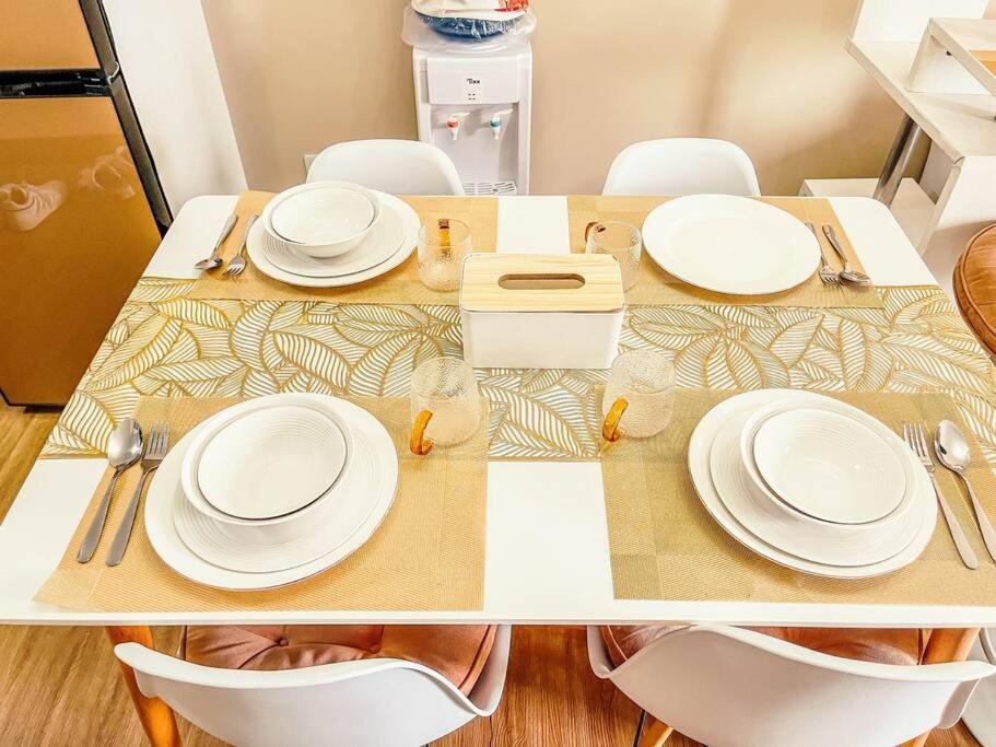 Modern Condo 2 bedroom with balcony - Free Pool & Gym